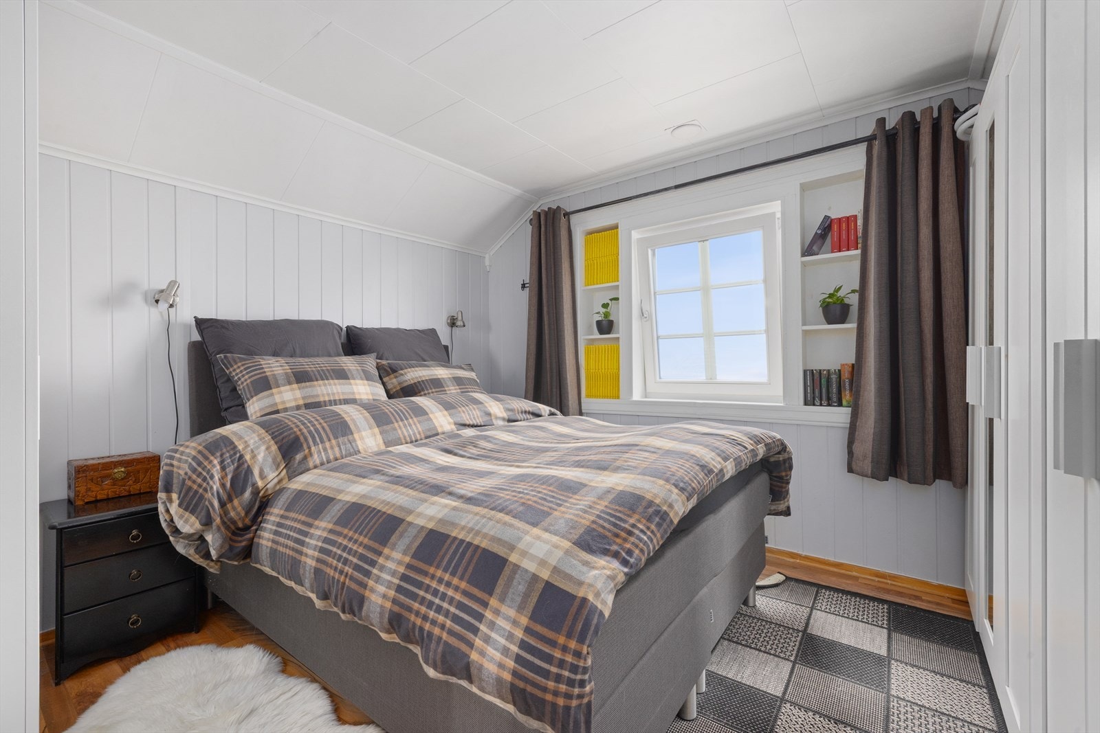 Boligen har tre gode soverom samlet i andre etasje. Galleribilde