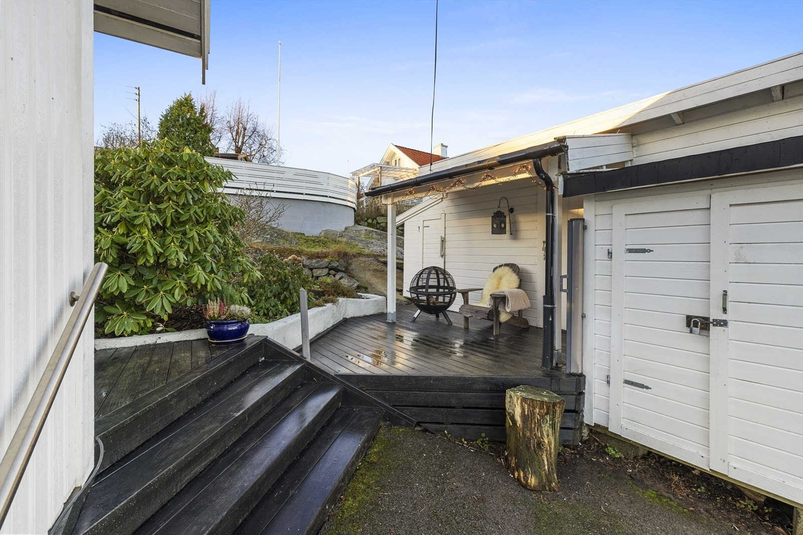 Eiendommen har flere gode uteplasser. Galleribilde