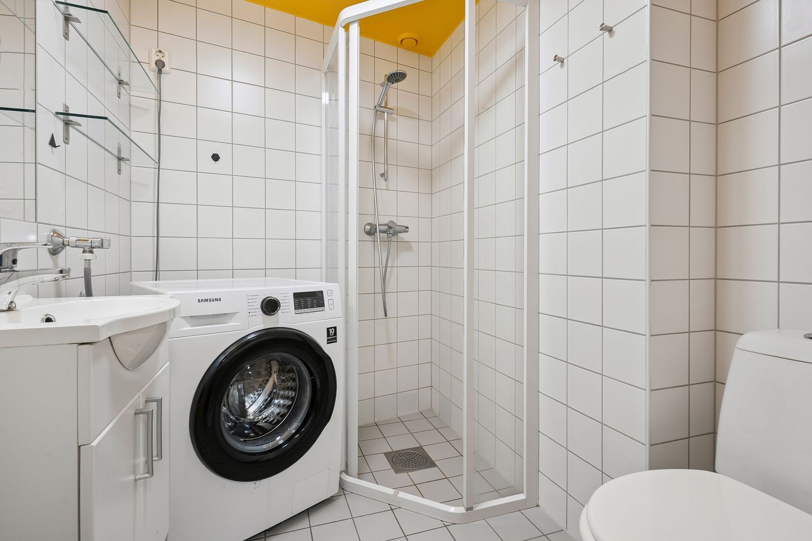 Bad - leies ut med vaskemaskin Galleribilde