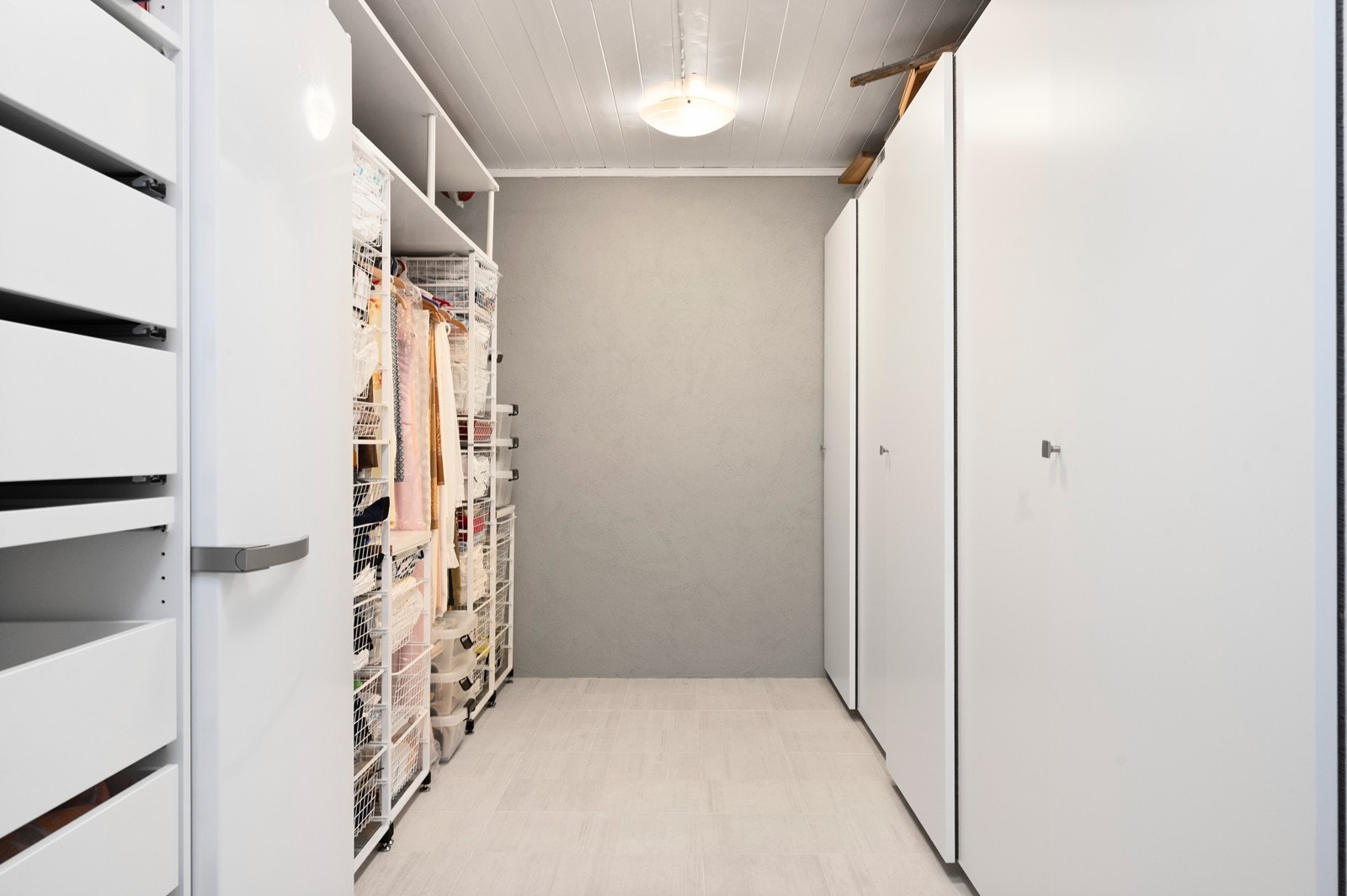 Boligen har flere boder som gir meget gode lagringsmuligheter. Galleribilde