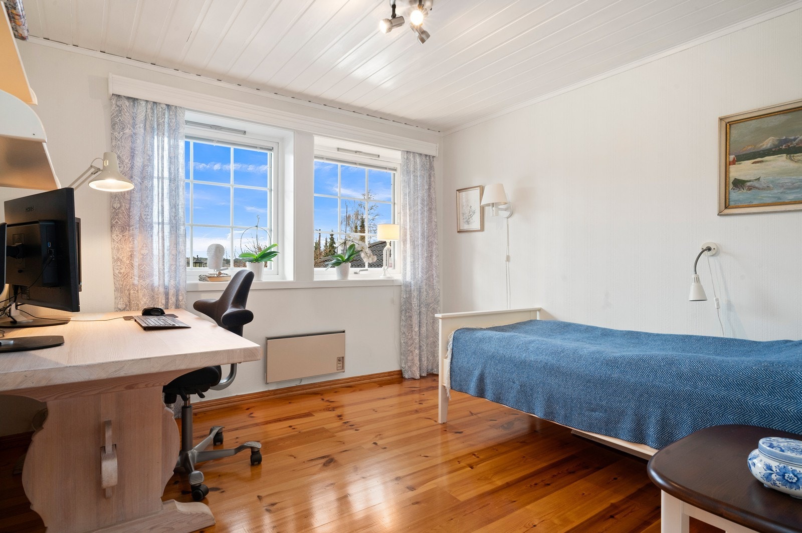 Etasjens andre soverom passer utmerket som barnerom, gjesterom eller kontor. Galleribilde