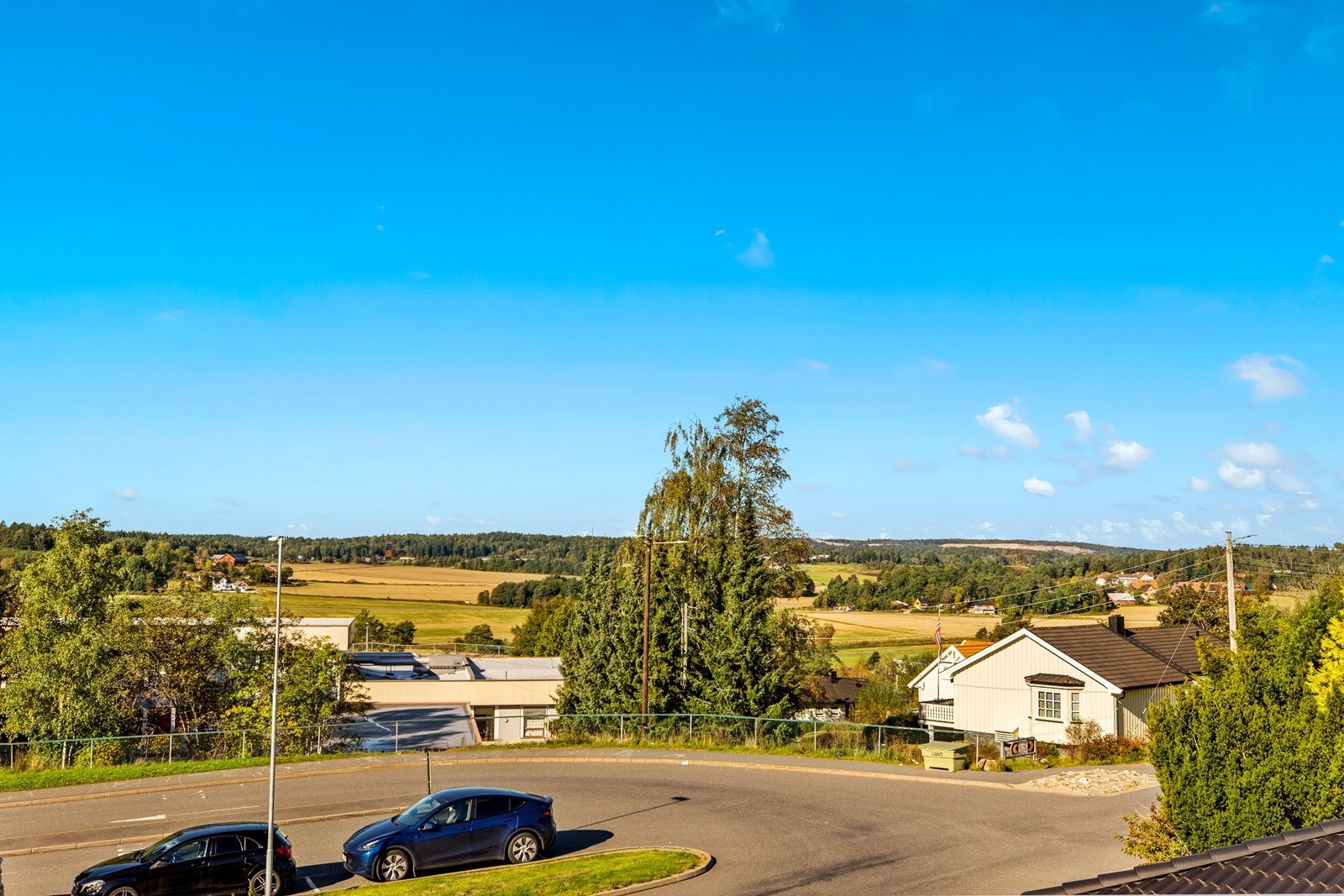 Nabolaget er etablert og består hovedsakelig av eneboliger. Galleribilde