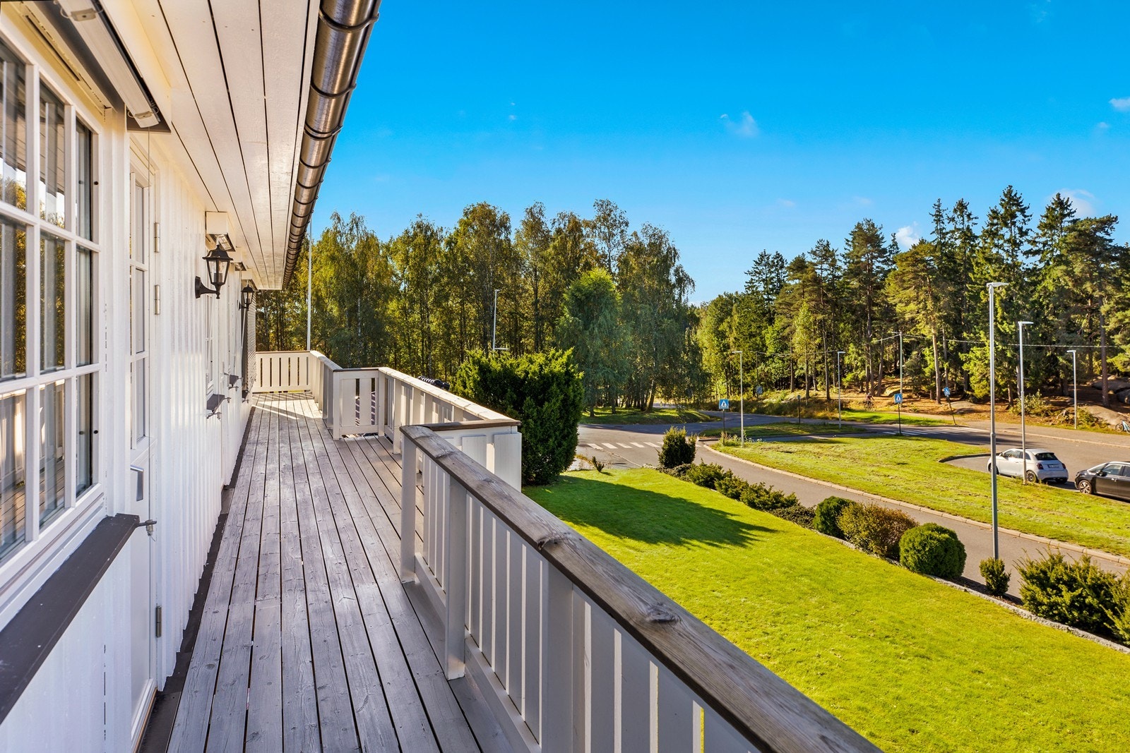 Boligen har et samlet terrasseareal på hele 96 m², fordelt over begge plan. Galleribilde