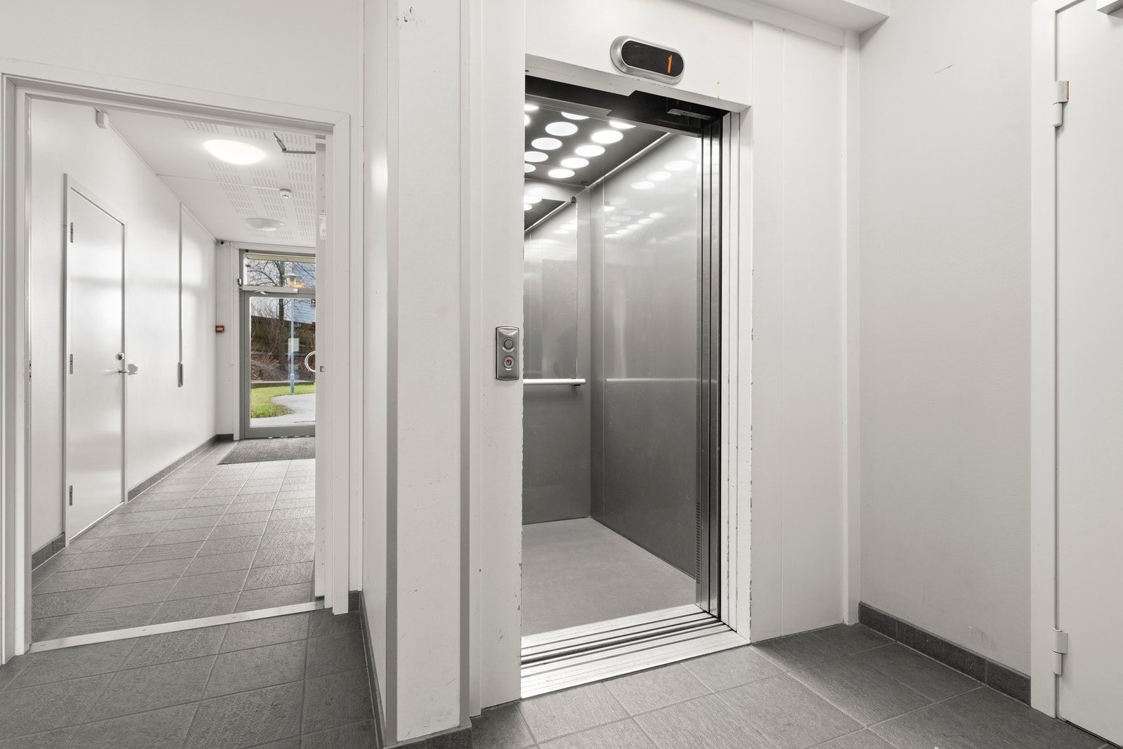 Her har du trappefri adkomst helt til inngangsdøren. Galleribilde