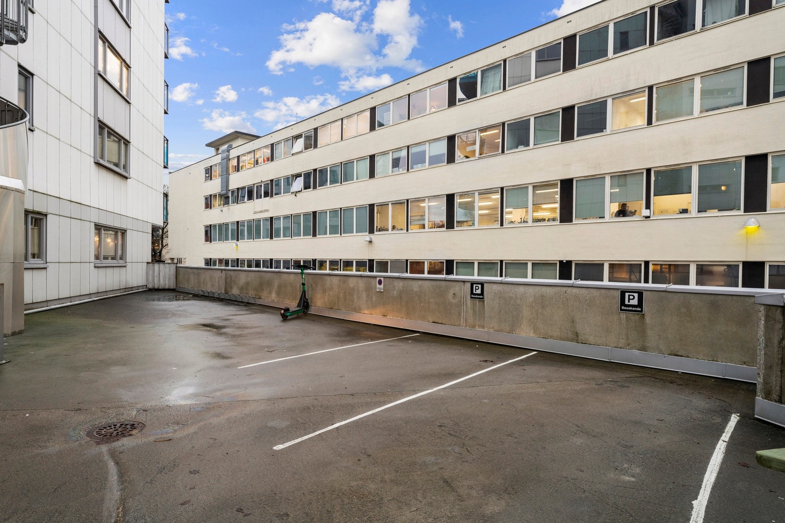 Gjesteparkering. Galleribilde