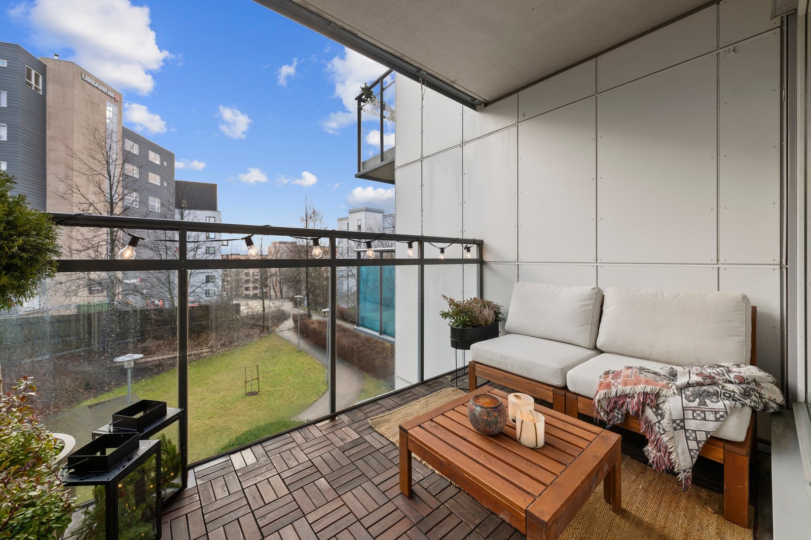 Dette er en lys og moderne 2-roms med solrik balkong og etterspurt beliggenhet. Galleribilde