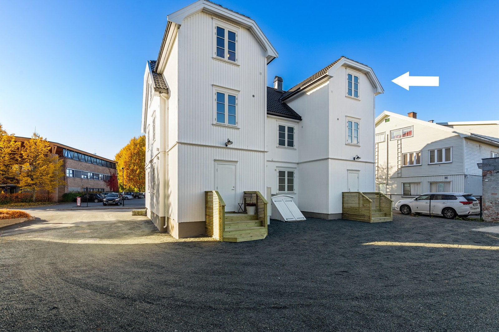 Bygget har ny bordkledning fra 2021, og ytterveggene er etterisolert med totalt 15 cm mineralull Galleribilde