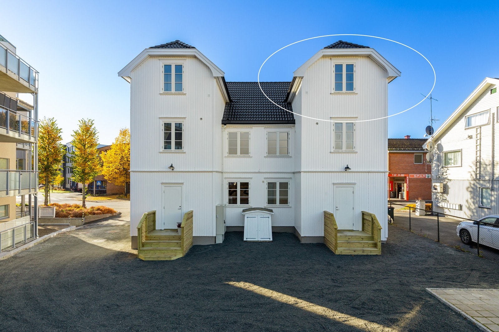 Flott internbeliggenhet i topp- og hjørne. Tilhørende bod i felles kjeller. Galleribilde