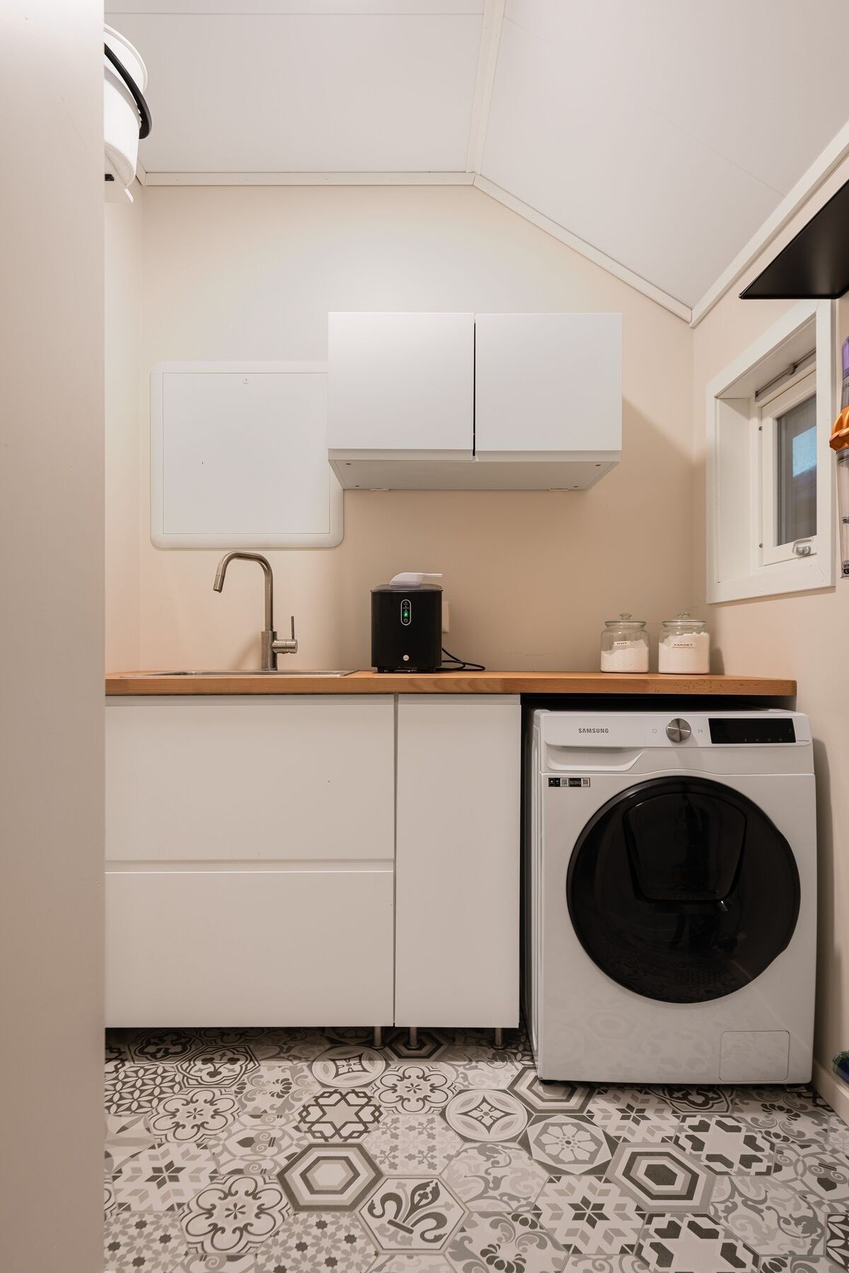 Eget vaskerom med adkomst fra vindfang Galleribilde