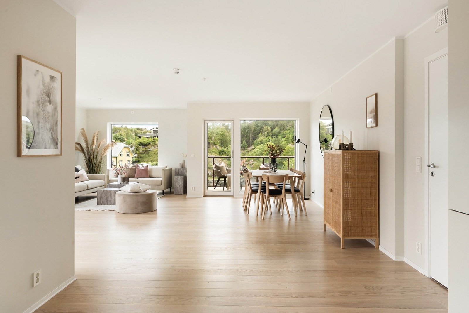 Nyt den fantastiske sjøutsikten fra flere sider. Galleribilde