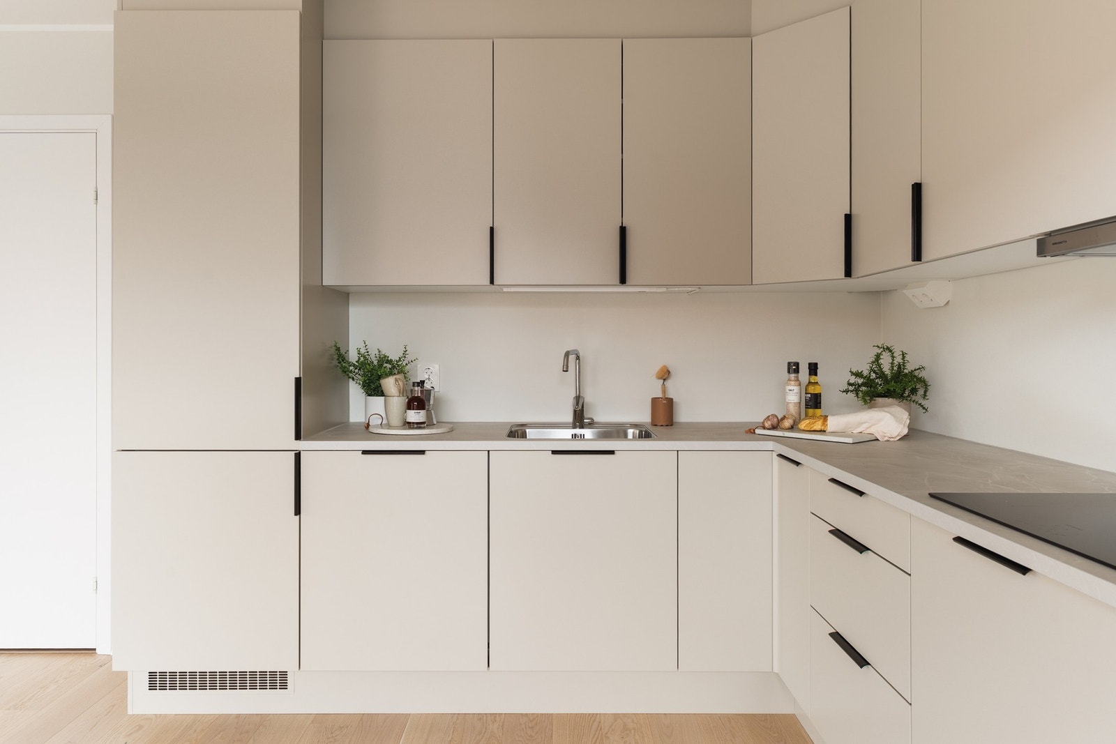 Nydelige, behagelige farger på kjøkken. Galleribilde