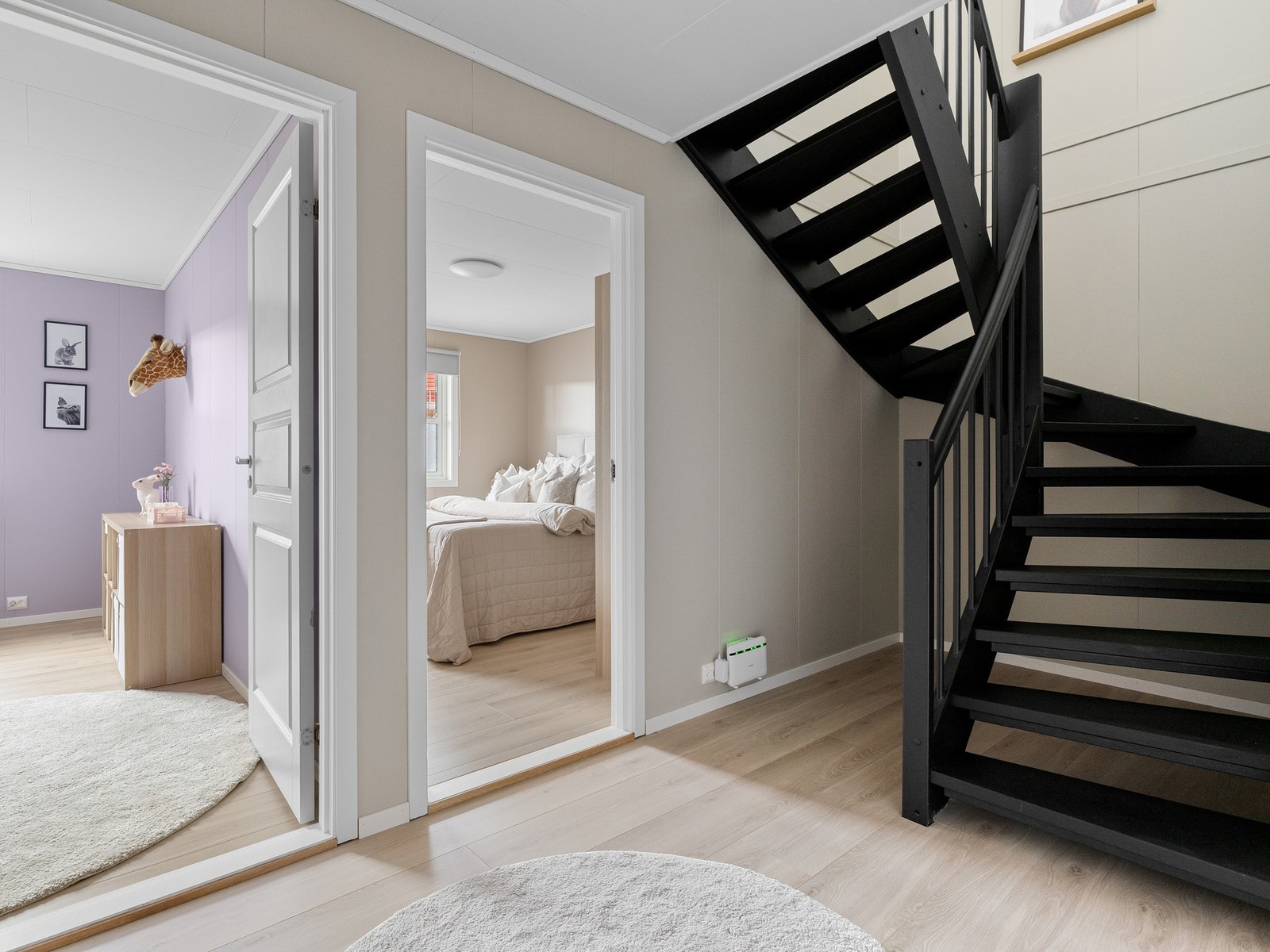 Boligens underetasje består av to soverom, bad, bod og vaskerom. Galleribilde