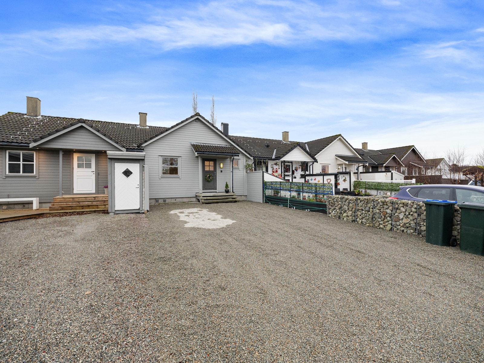 Nærbø kan tilby flere sport- og fritidstilbud for både store og små. Det kan blant annet skiltes med et flott idrettsanlegg "Nye loen" som kan tilby moderne fasiliteter som holder et høyt nivå. Galleribilde