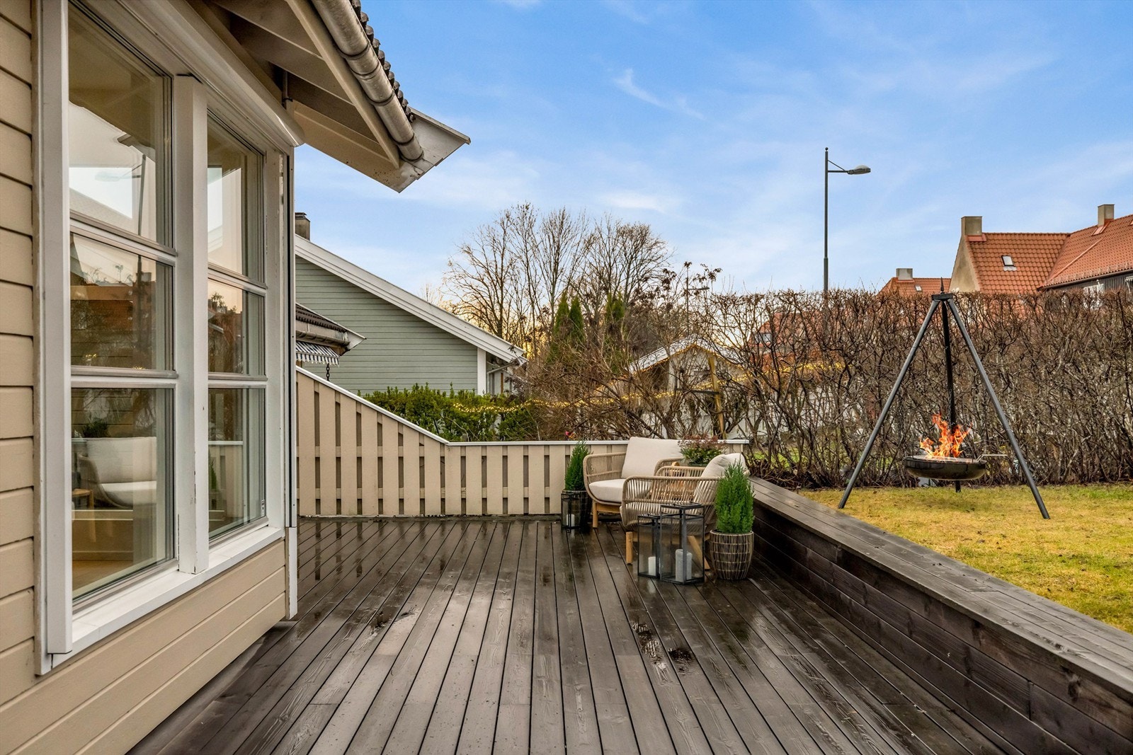 Hagen er gjennomtenkt anlagt og byr på det beste fra to verdener - her finnes både en solrik del for lange sommerdager og en skyggefull del som passer perfekt på de varmeste dagene. Galleribilde