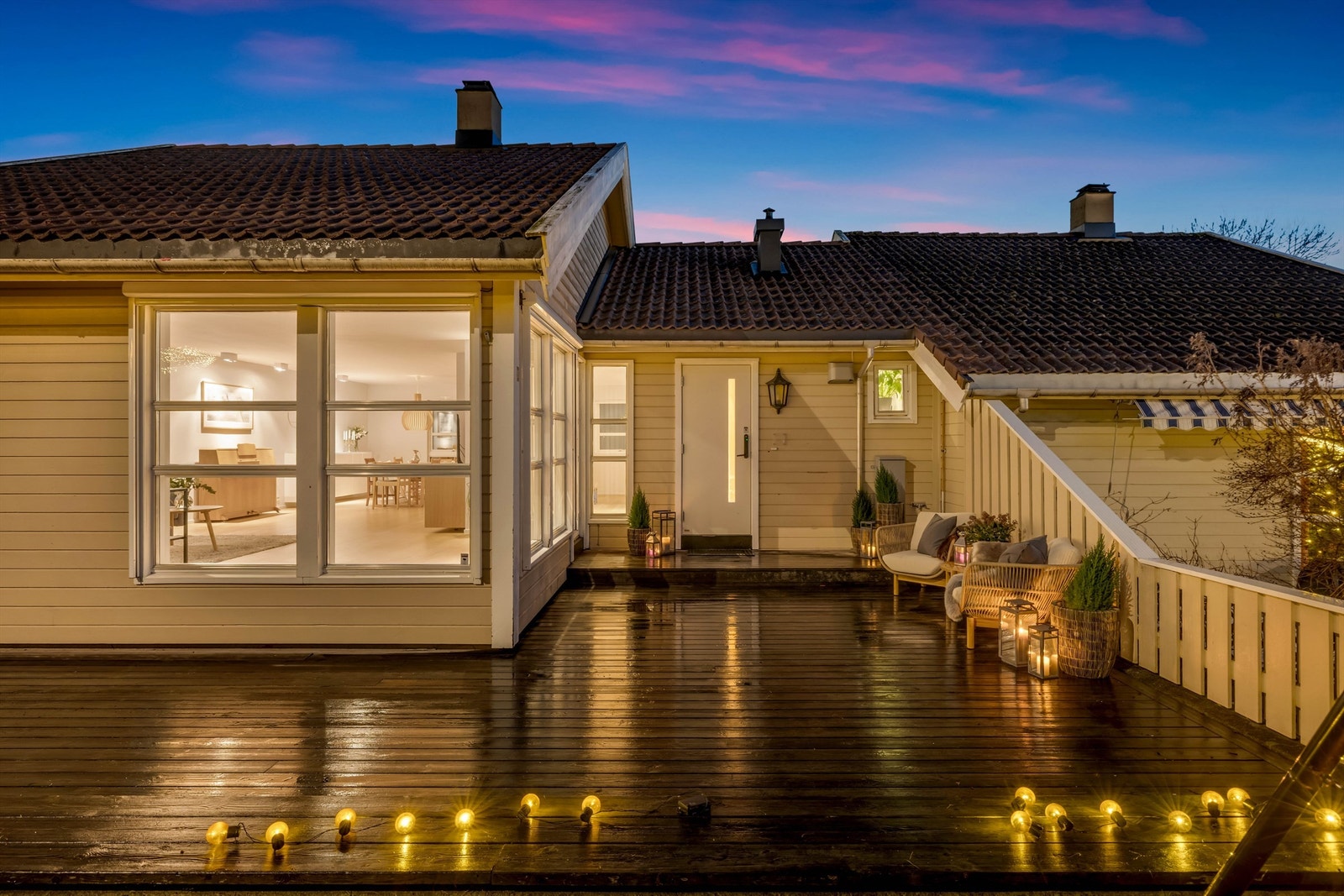 Boligen ble omfattende oppgradert i 2017 og fremstår i dag med en tidsriktig og påkostet standard og smakfulle materialvalg. Foto: Isnitt Galleribilde