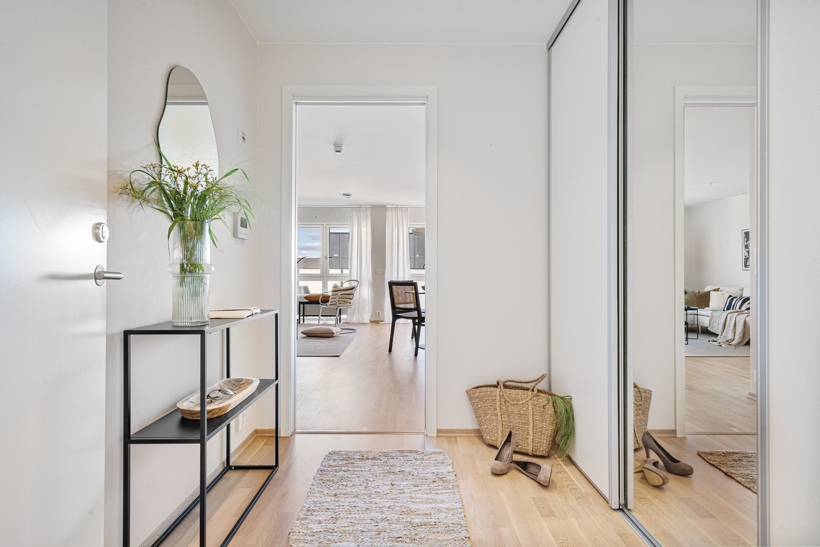 Bilde fra gang i tilsvarende leilighet (hentet fra prospekt). Galleribilde