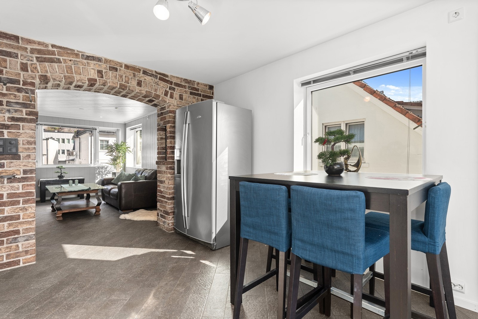 Fra kjøkken mot stue. Galleribilde