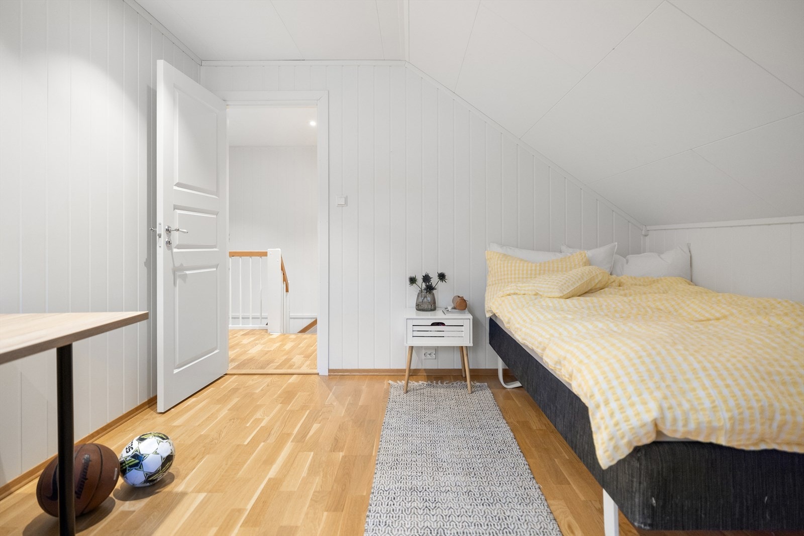 Soverommene er perfekt plassert to og to på hver side av en sentralt plassert stue. Galleribilde