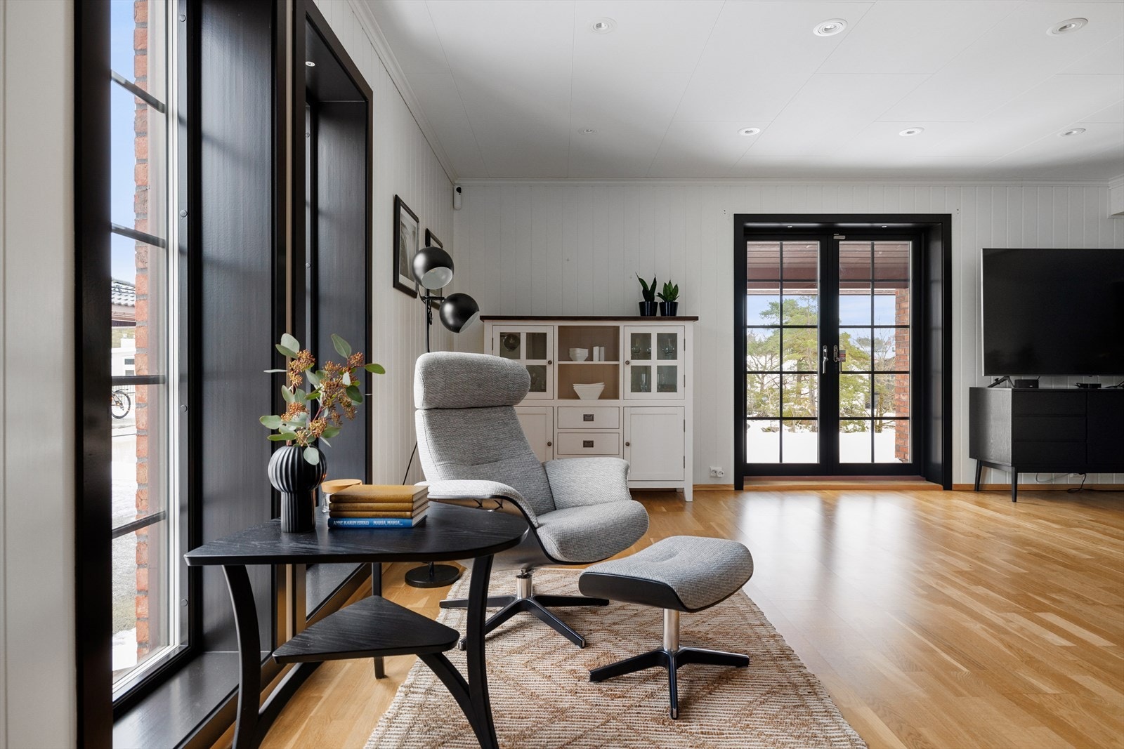 Fra uteområdet er det direkte inngang til stuen og spisestuen. Galleribilde