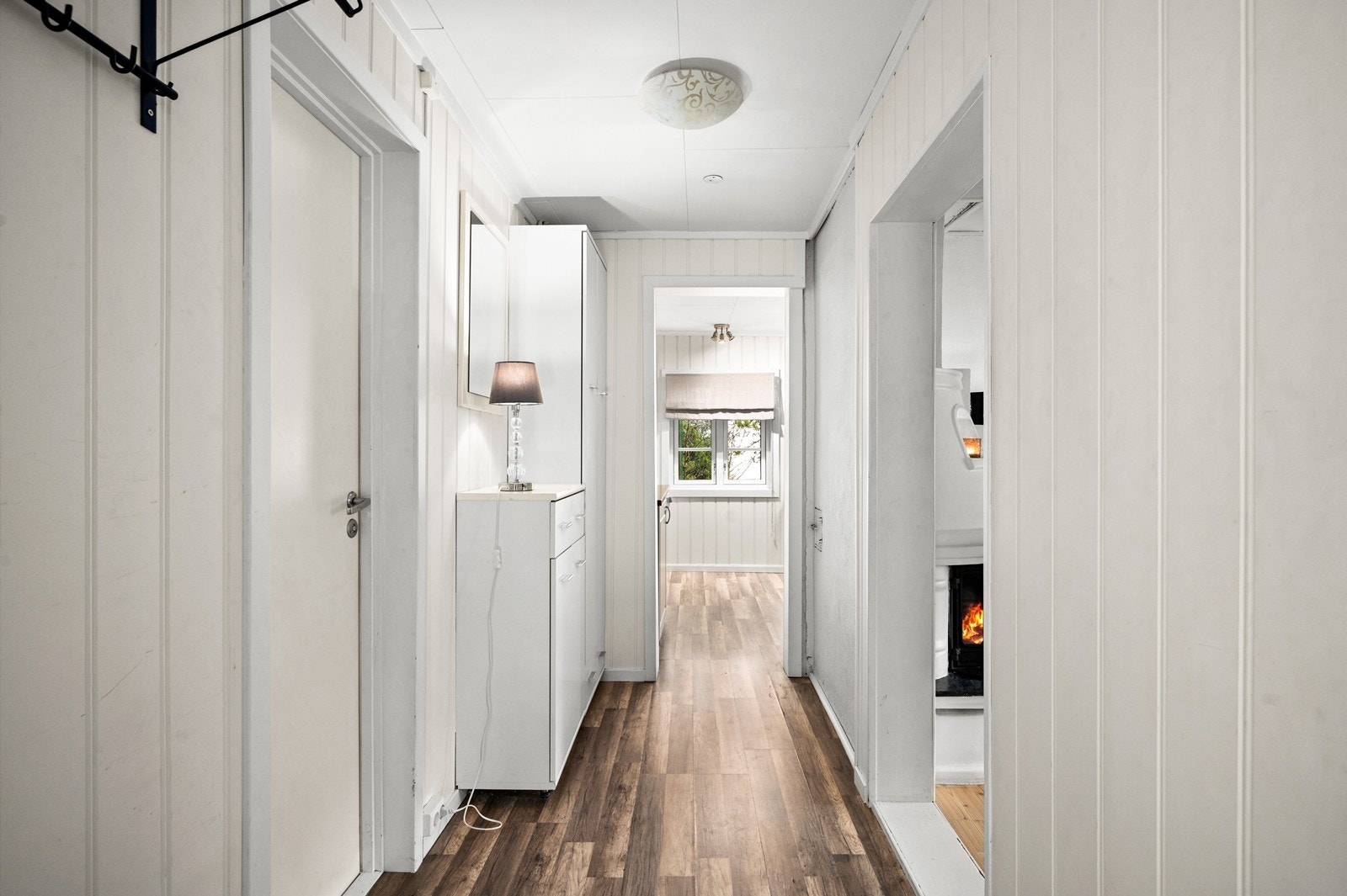 Lys og åpen entré. Galleribilde