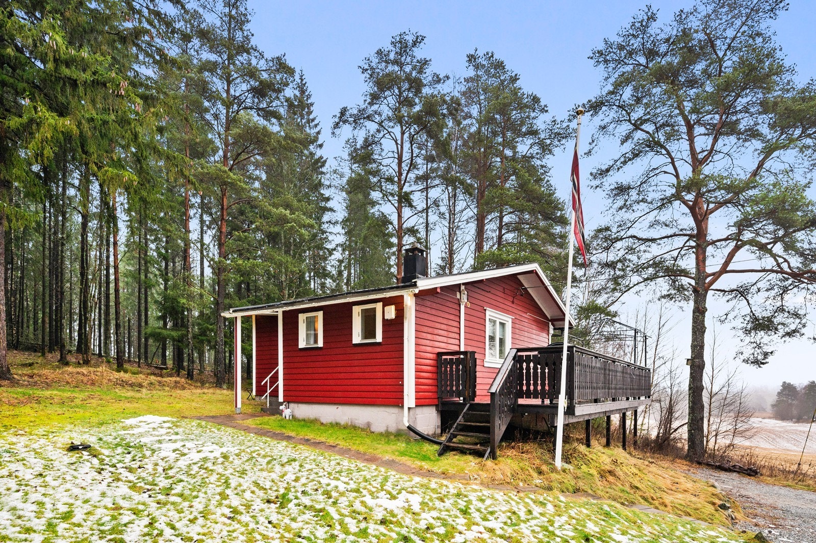 Eiendommen tilbyr en idyllisk og naturskjønn beliggenhet. Galleribilde
