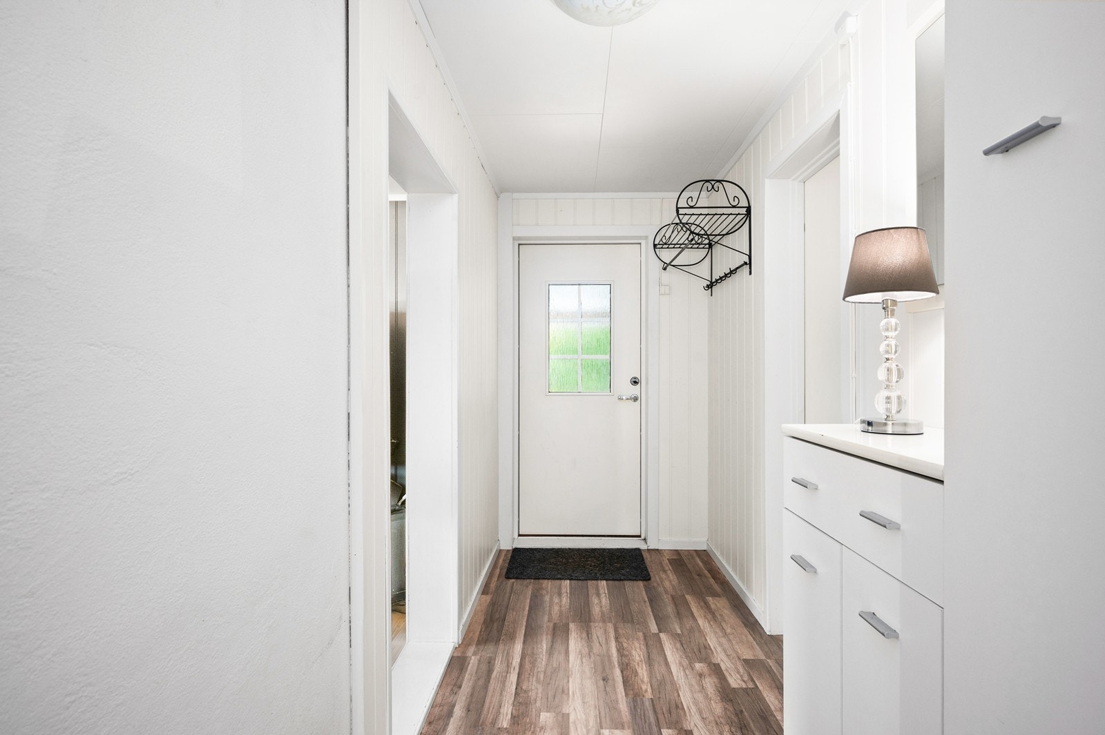 I entreen er det plass til sko- og klesoppbevaring. Galleribilde