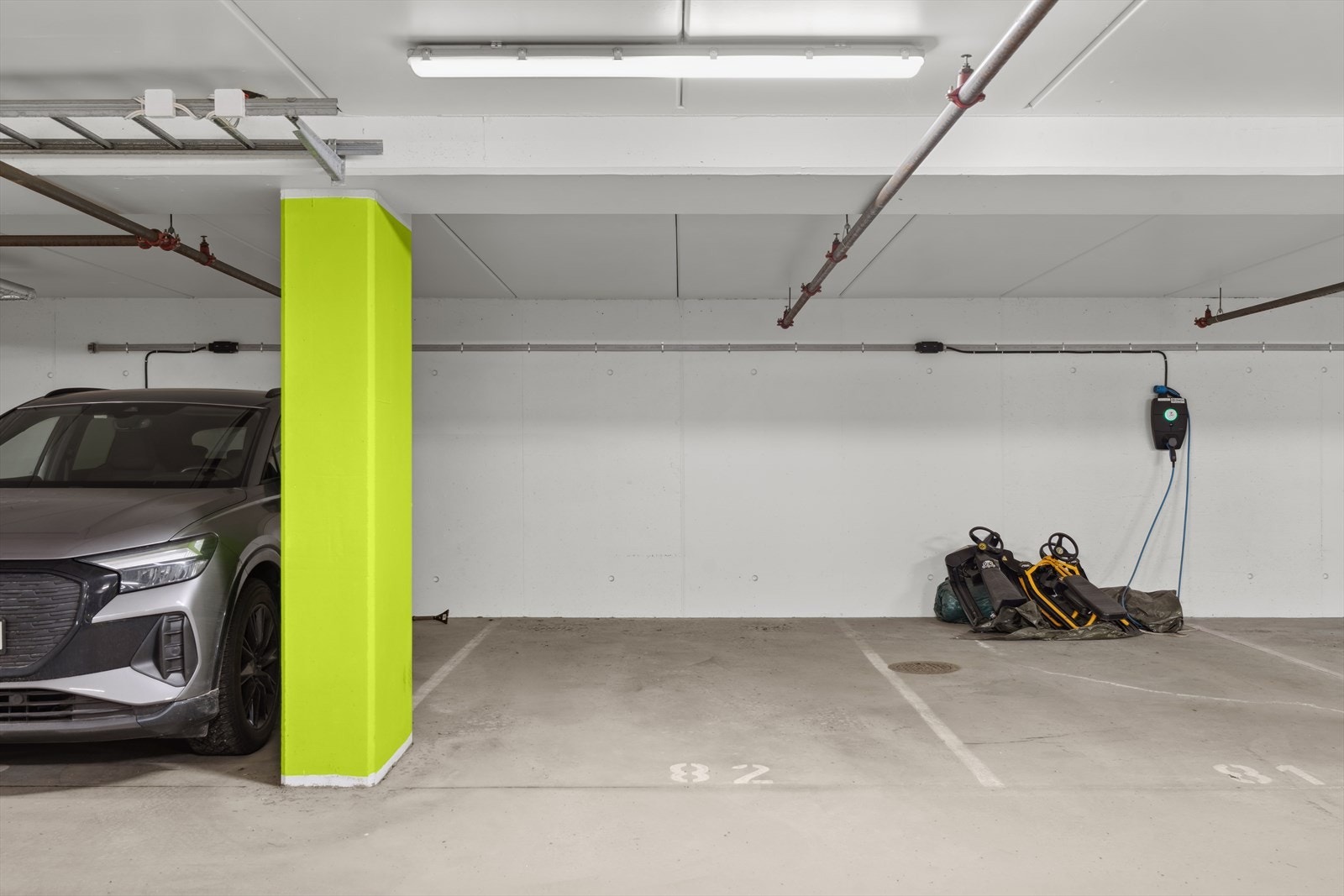 Parkeringsplass m/EL lader. Galleribilde