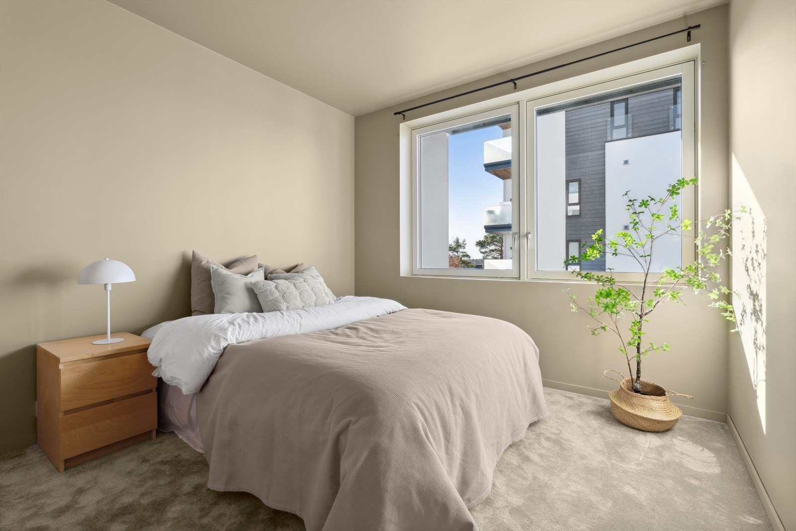 Samtlige soverom er romslig med plass for seng og garderobeskap. Galleribilde