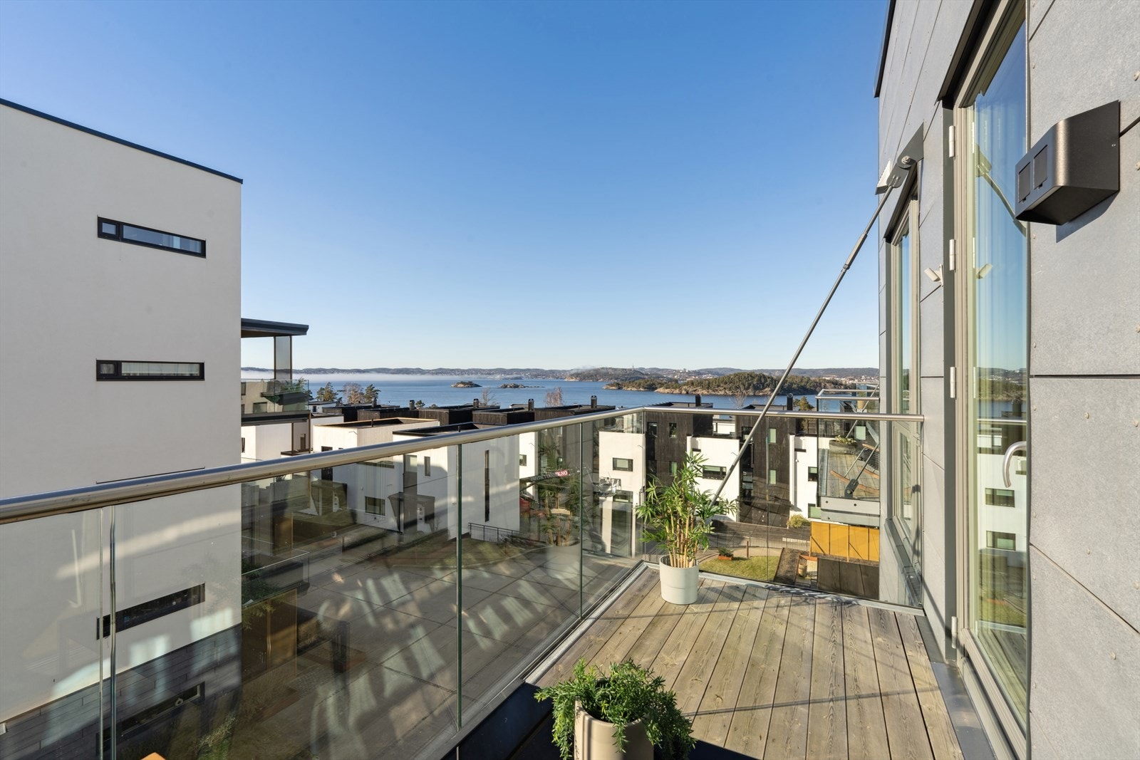 Balkong med utgang fra stuen. Galleribilde