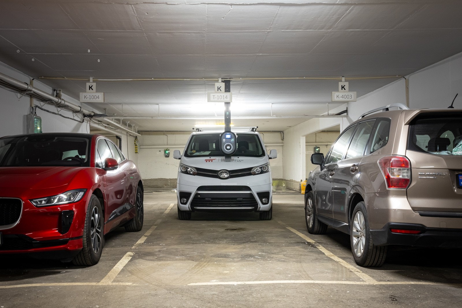 Garasje følger leiligheten og ligger i Stolmakergata: to kvartaler nordover. Innkjøring er fra Nedre gate. Galleribilde