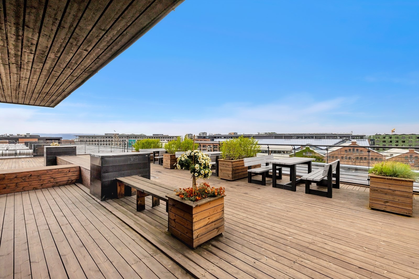 Her bor man midt i smørøyet med umiddelbar nærhet til alt av servicetilbud, så vel som gode turmuligheter i havneområdet. Galleribilde