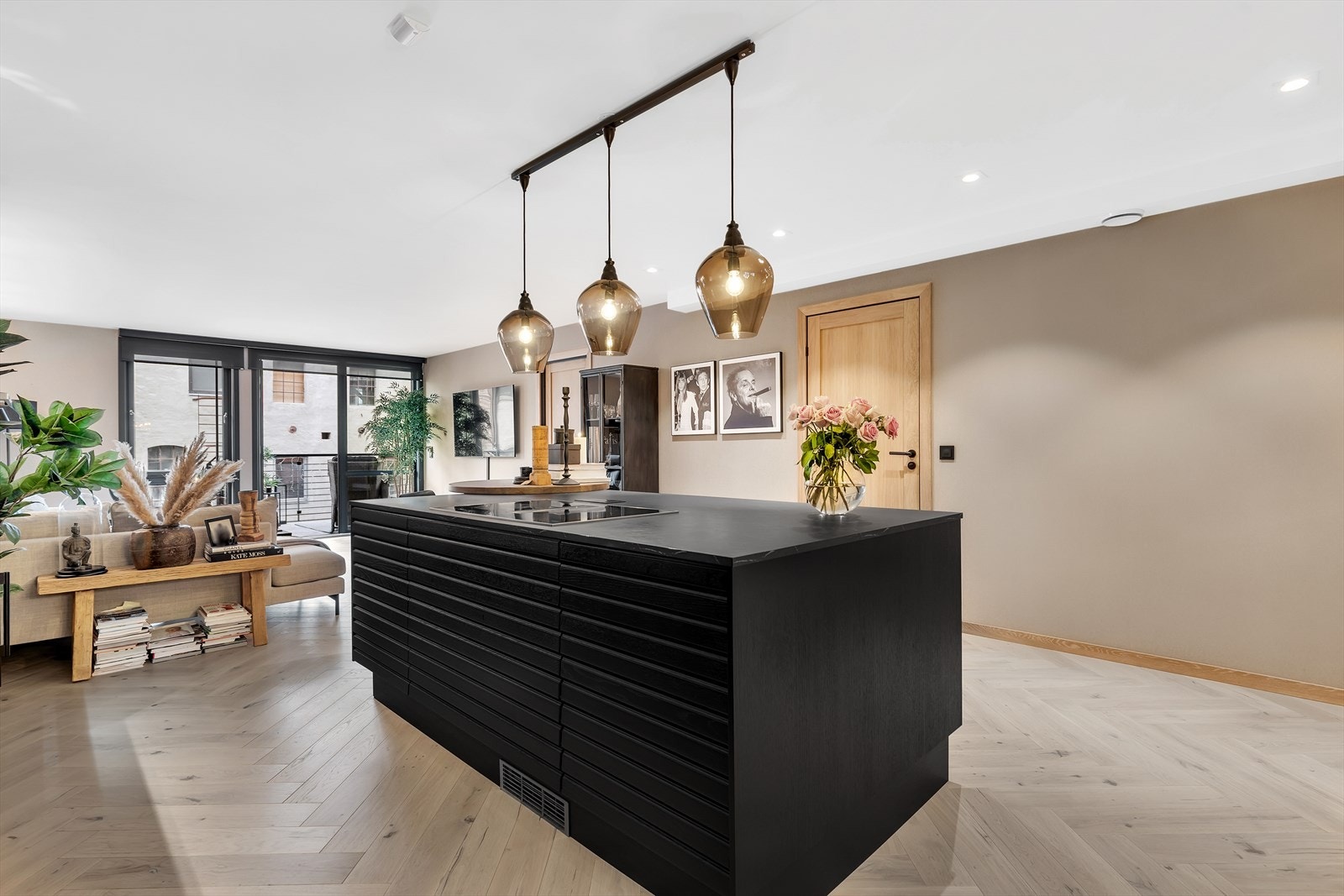 Leiligheten er gjennomført til minste detalj og fremstår som svært innholdsrik. Galleribilde