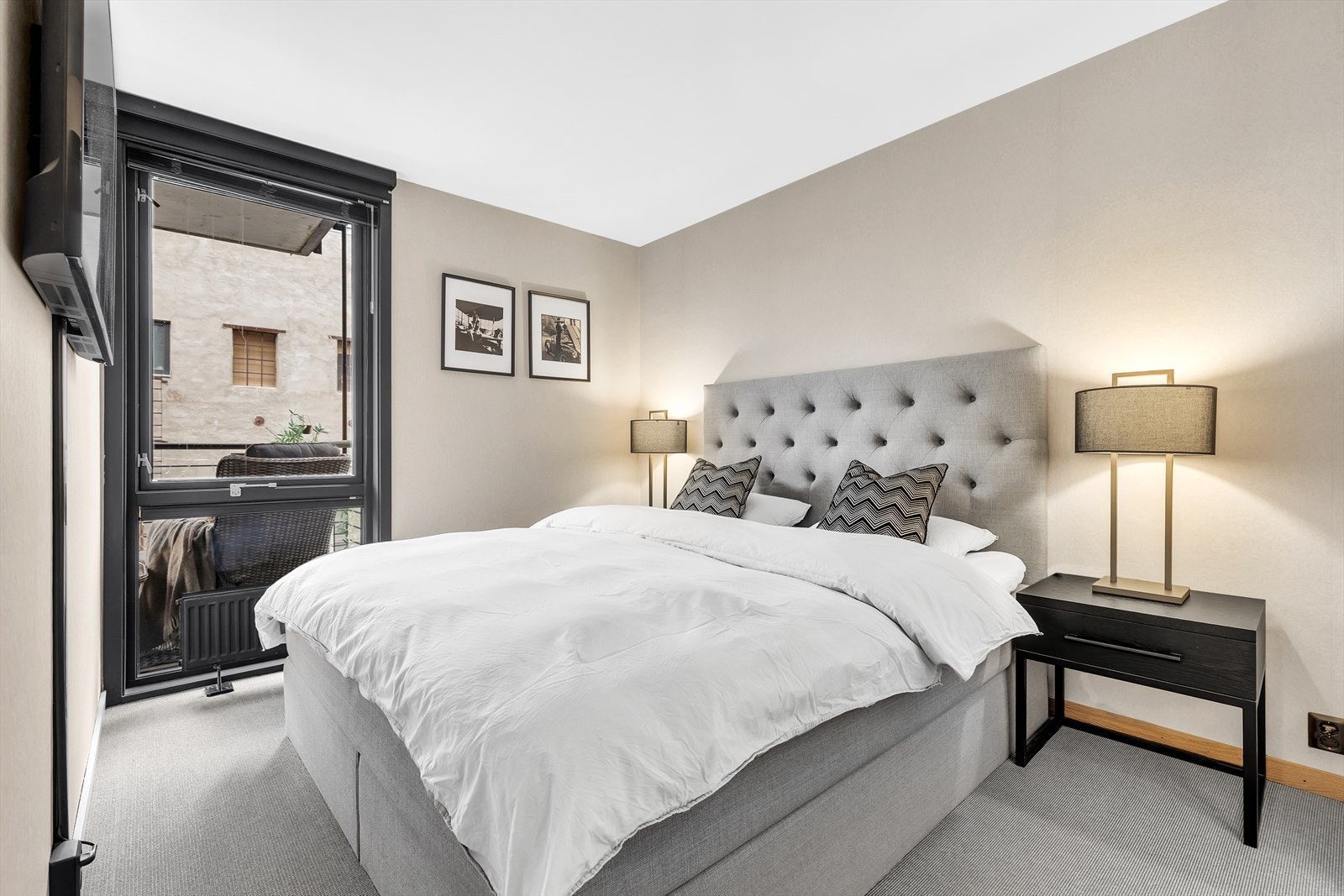 Hovedsoverommet er på hele 14,6 kvm. Motorisert fjernstyrt solskjerming også her. Galleribilde