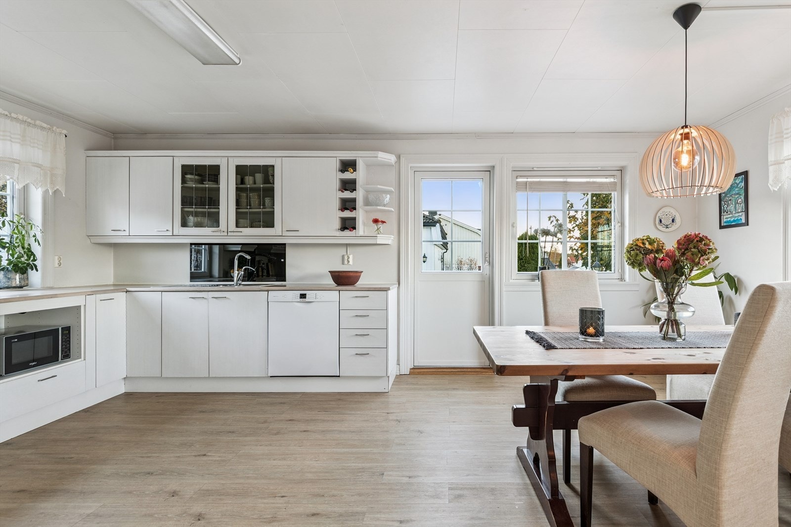 Her er det plass til stort spisebord, slik at man kan samle familien til gode måltider. Galleribilde