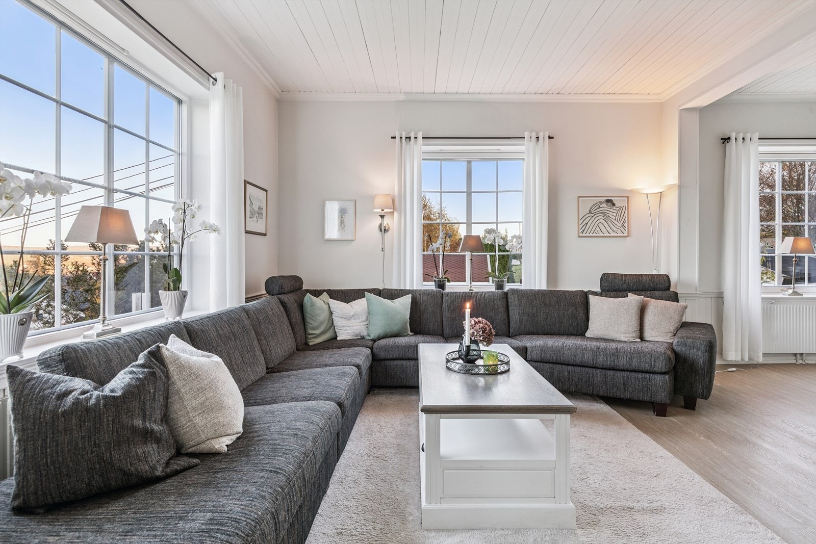 Lys og koselig stue. Galleribilde