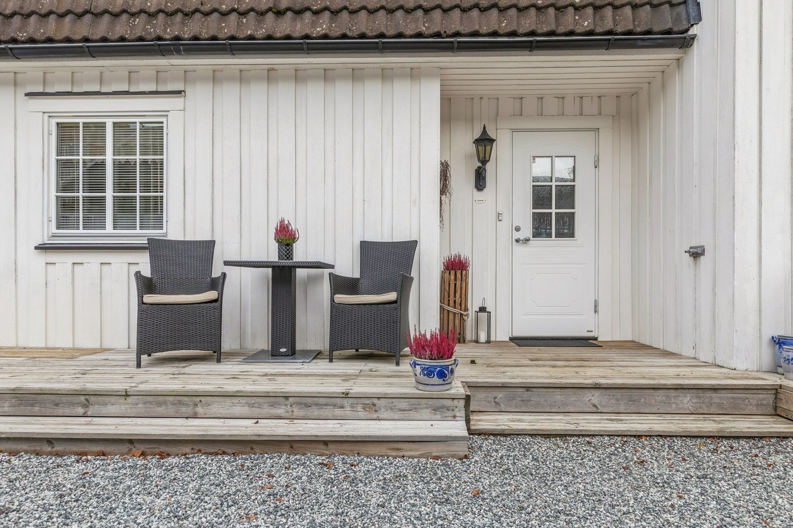 Inngangspartiet ved kjøkkenet blir i dag benyttet som hovedentré. Galleribilde