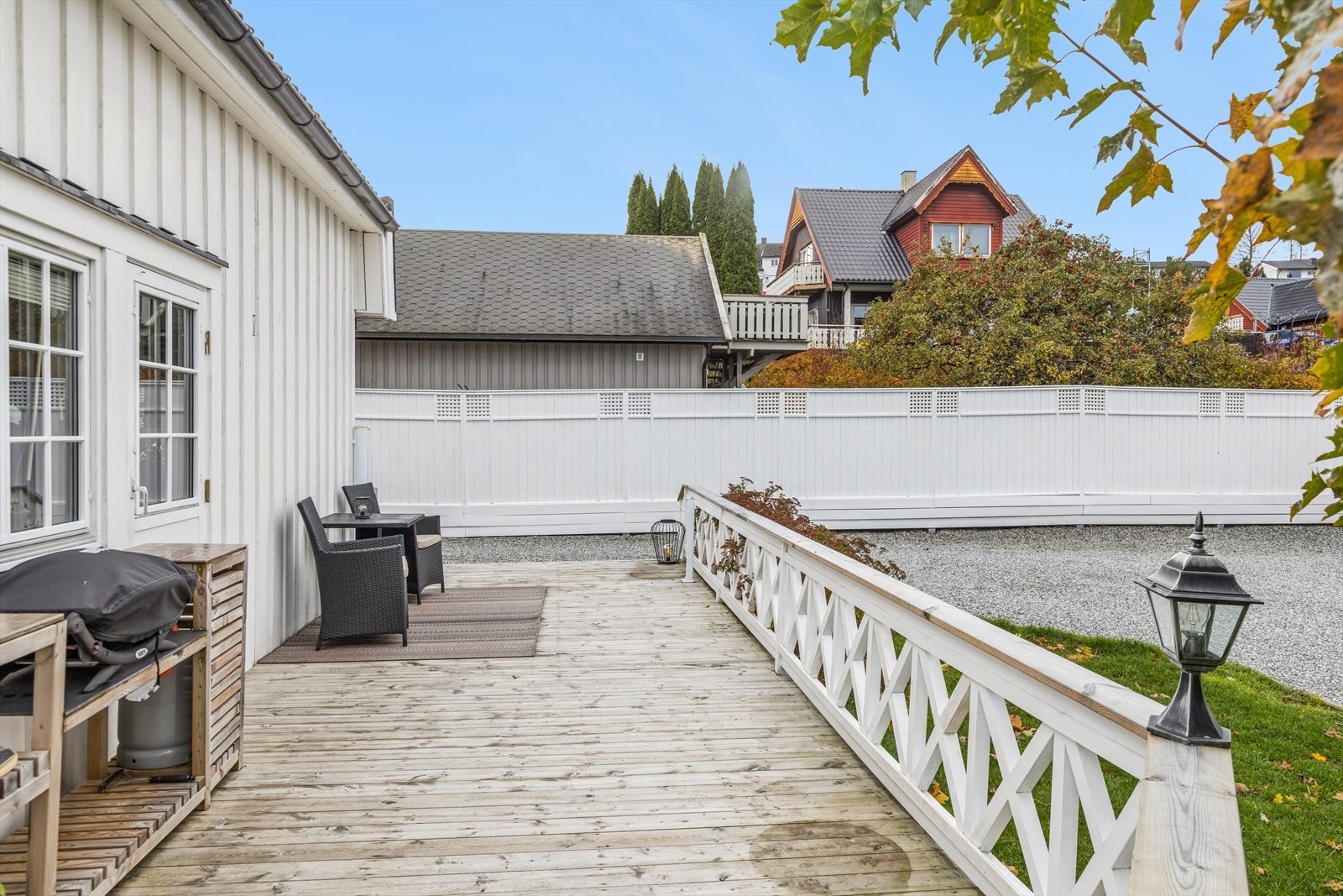 Her kan man flytte seg etter sola, og på denne siden har man fin formiddagssol. Galleribilde