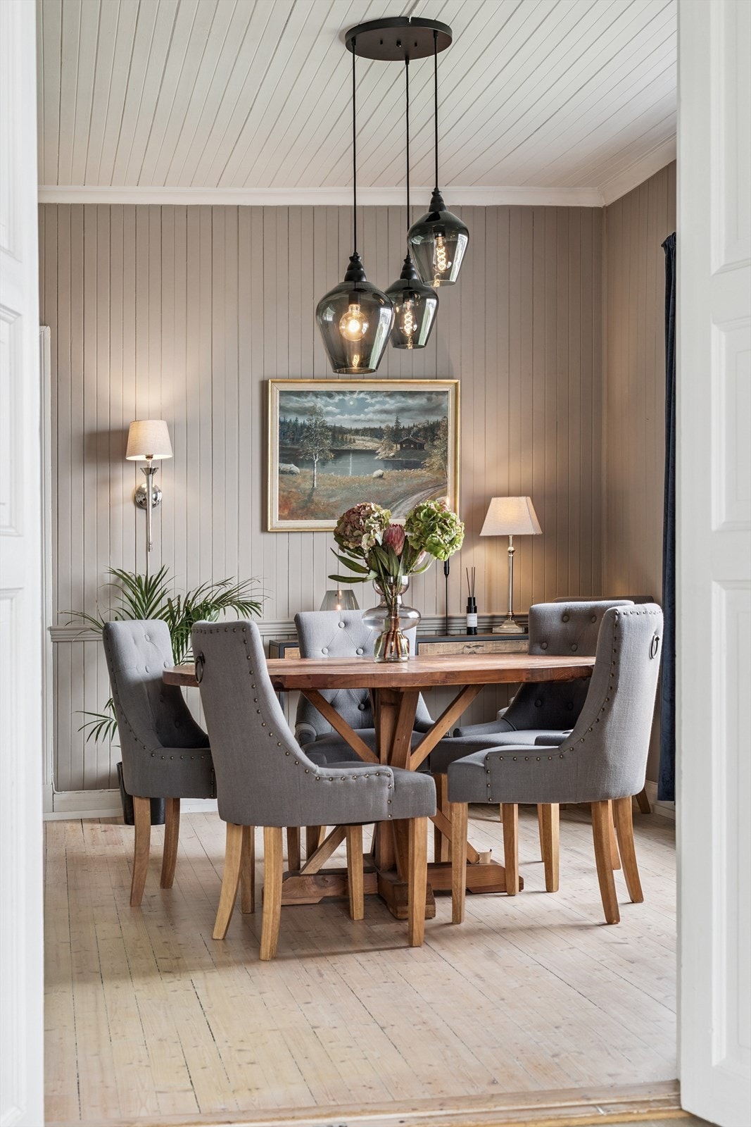 Huset har opp gjennom årene blitt pusset opp og tilbygget, og man har beholdt mye av husets klassiske stil. Galleribilde