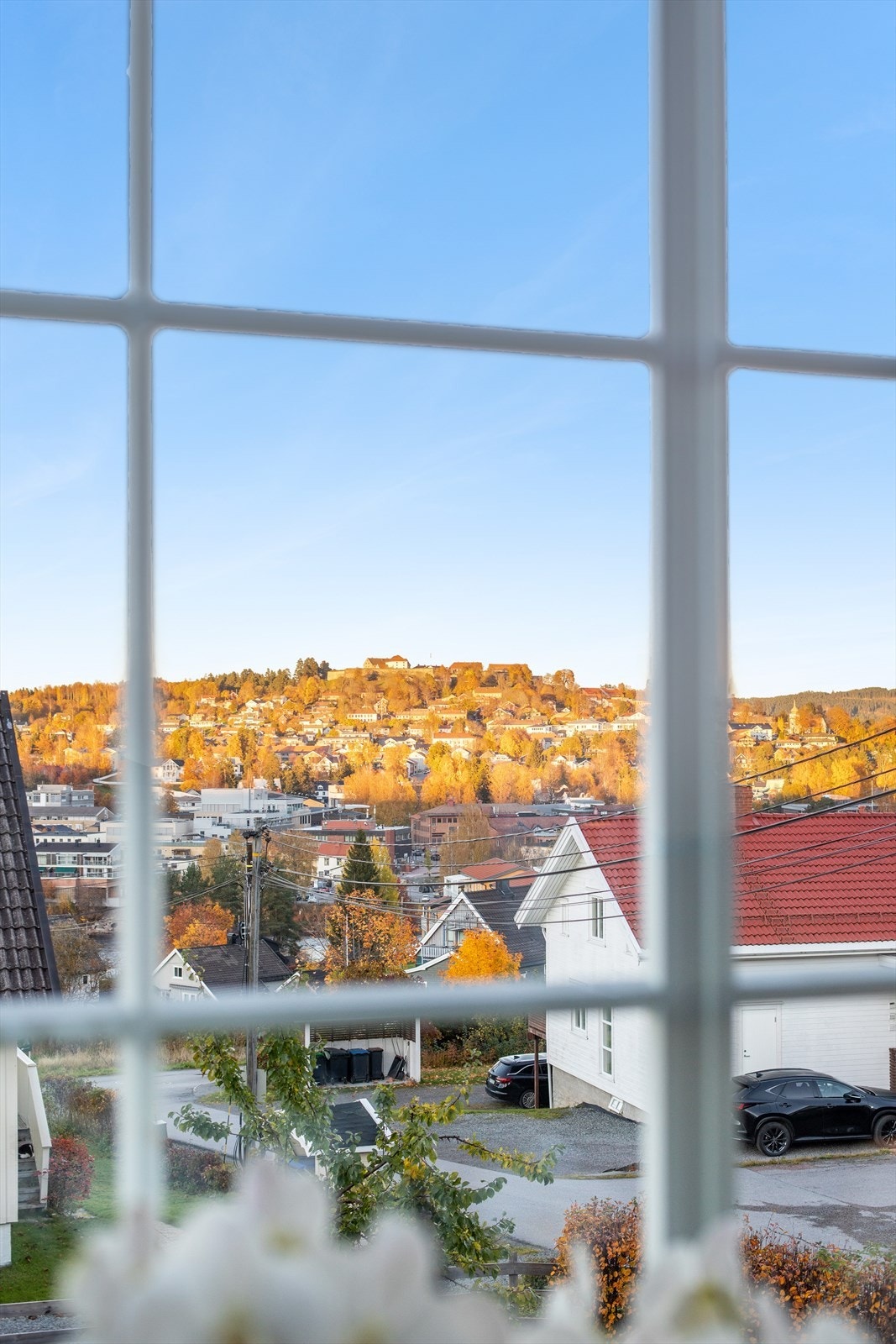 Fra stuen har man nydelig utsikt til byen og festningen. Galleribilde