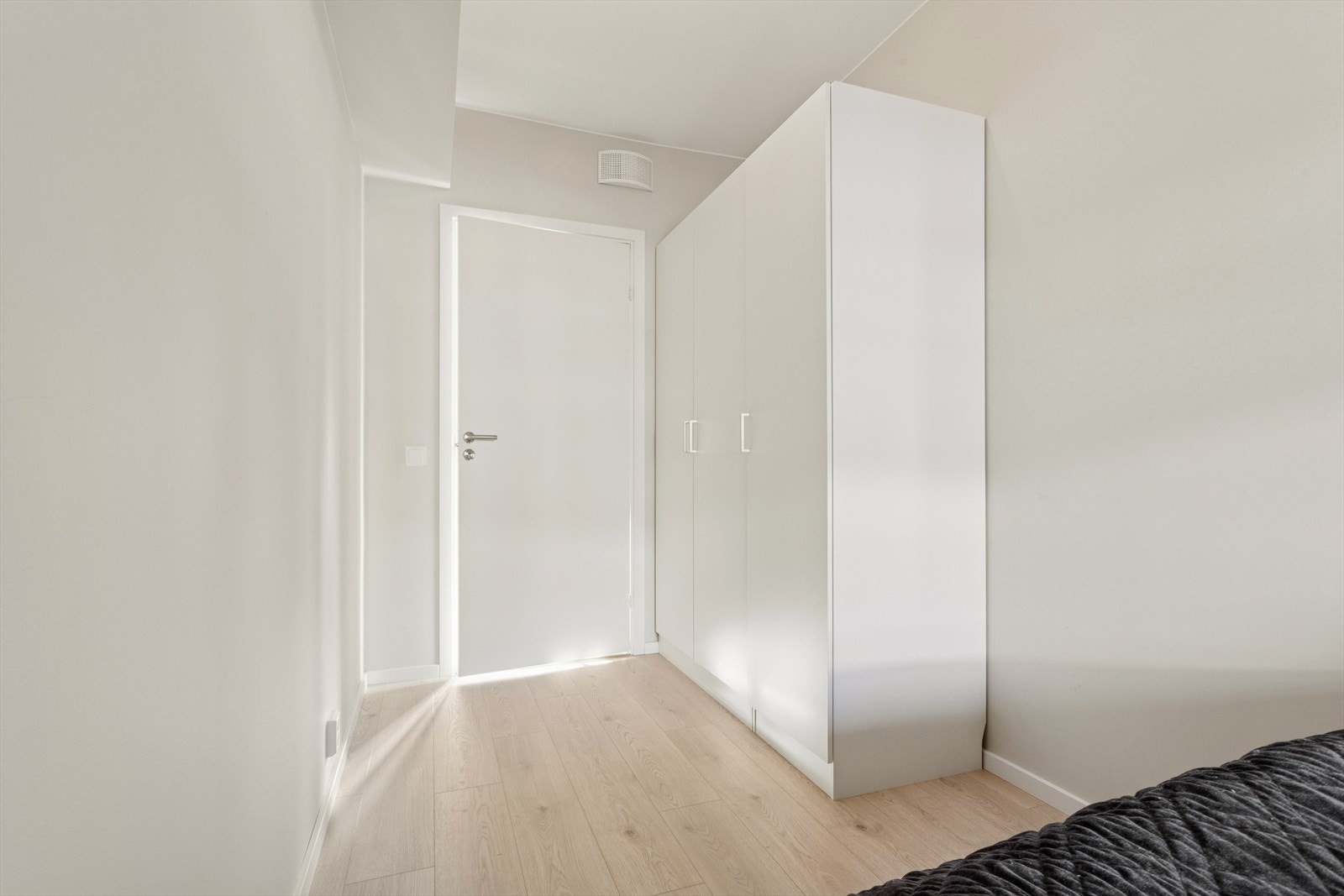 Medfølgende garderobeskap på begge soverom. Galleribilde