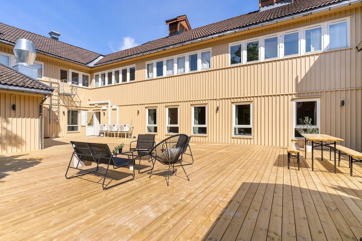Felles terrasse i bakgård - perfekt for sosiale sammenkomster! Galleribilde