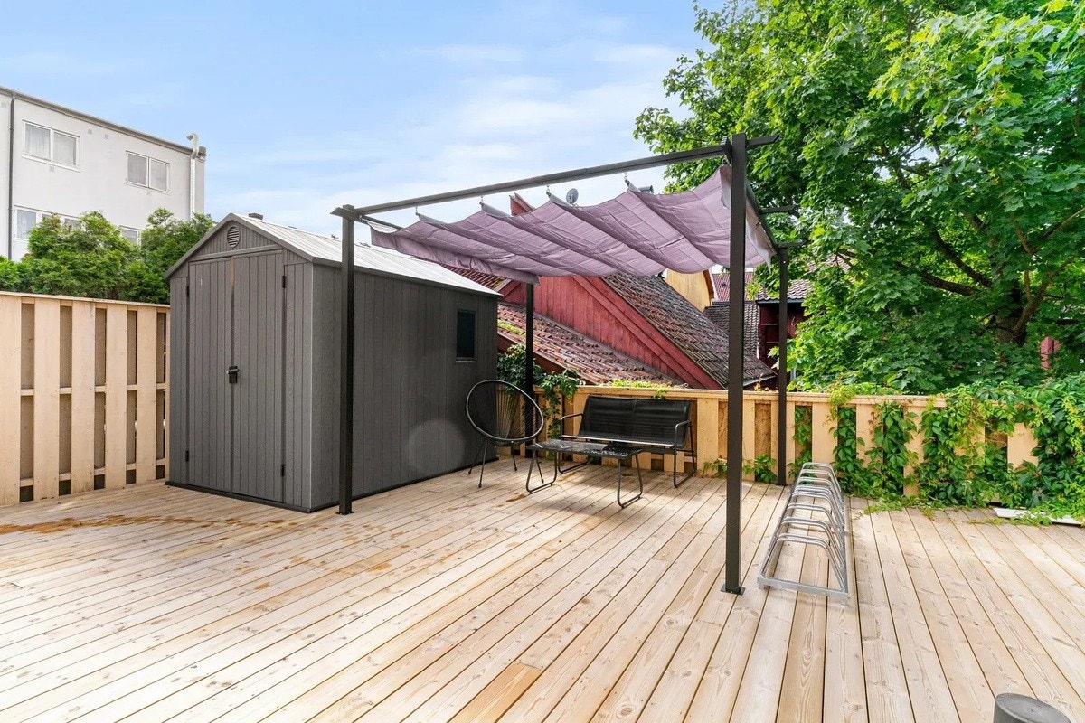 Felles terrasse i bakgård - perfekt for sosiale sammenkomster! Galleribilde