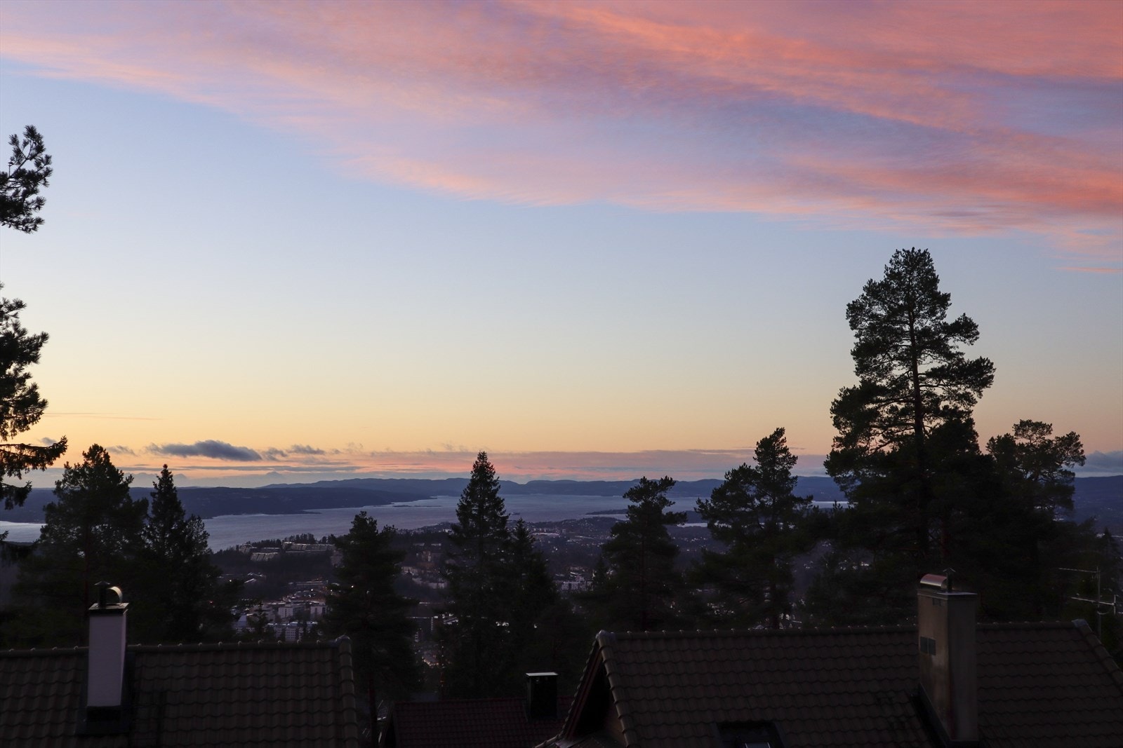 Eiers bilde. Utsikten strekker seg nesten helt til Drøbaksundet. Galleribilde