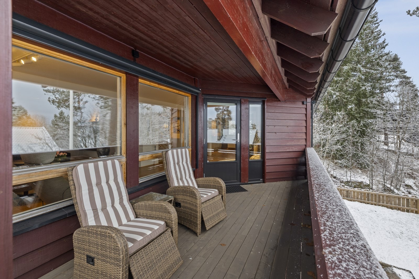 Balkong med adkomst fra stuen. Galleribilde