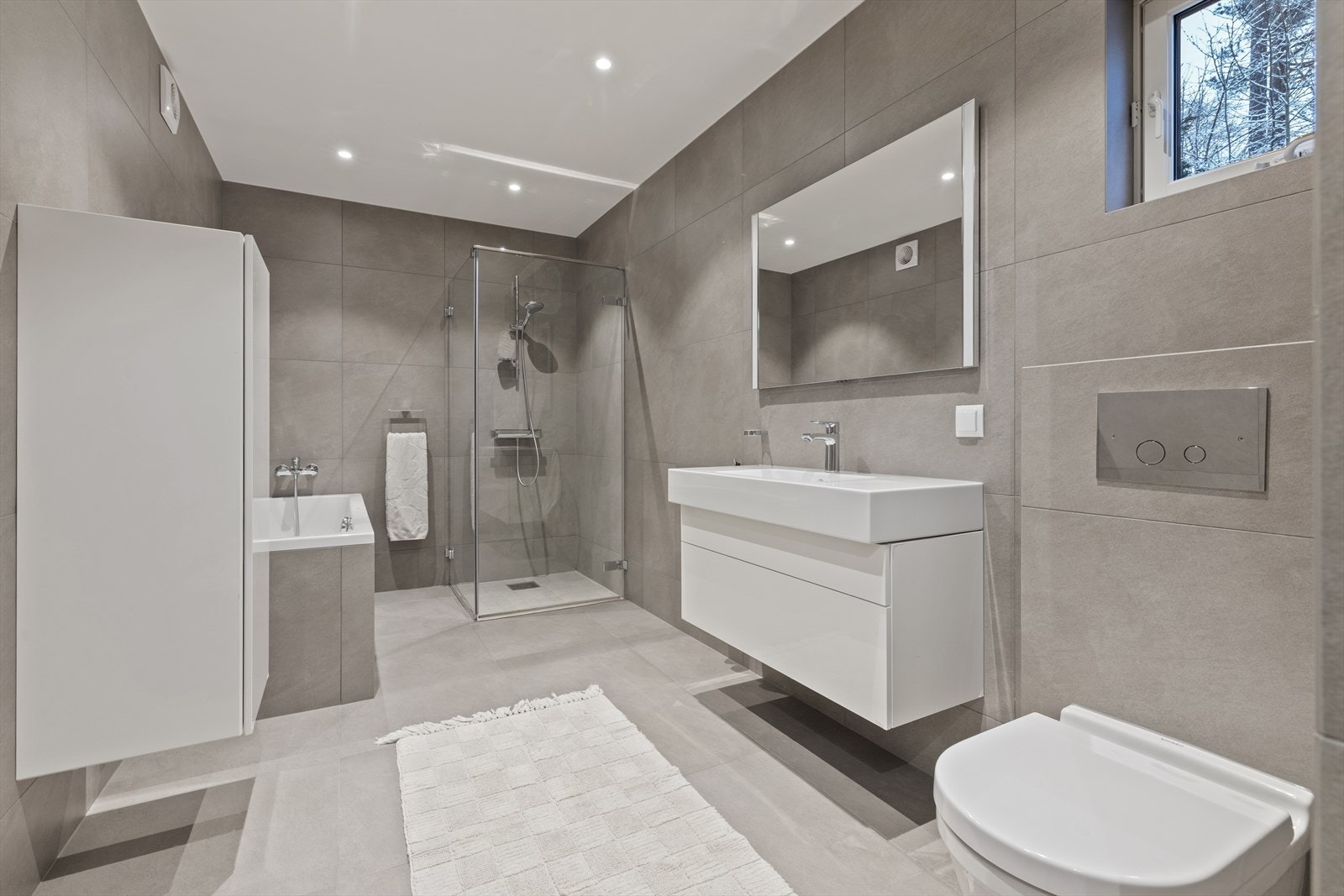 Svært delikat baderom pusset opp i 2016 i regi av forrige eier. Galleribilde