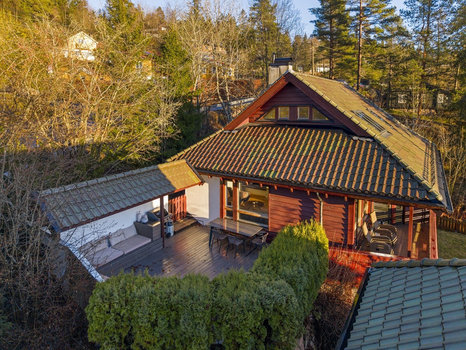 Hospitsveien 1D ligger innerst i privat stikkvei, meget barnevennlig og populær beliggenhet. Galleribilde