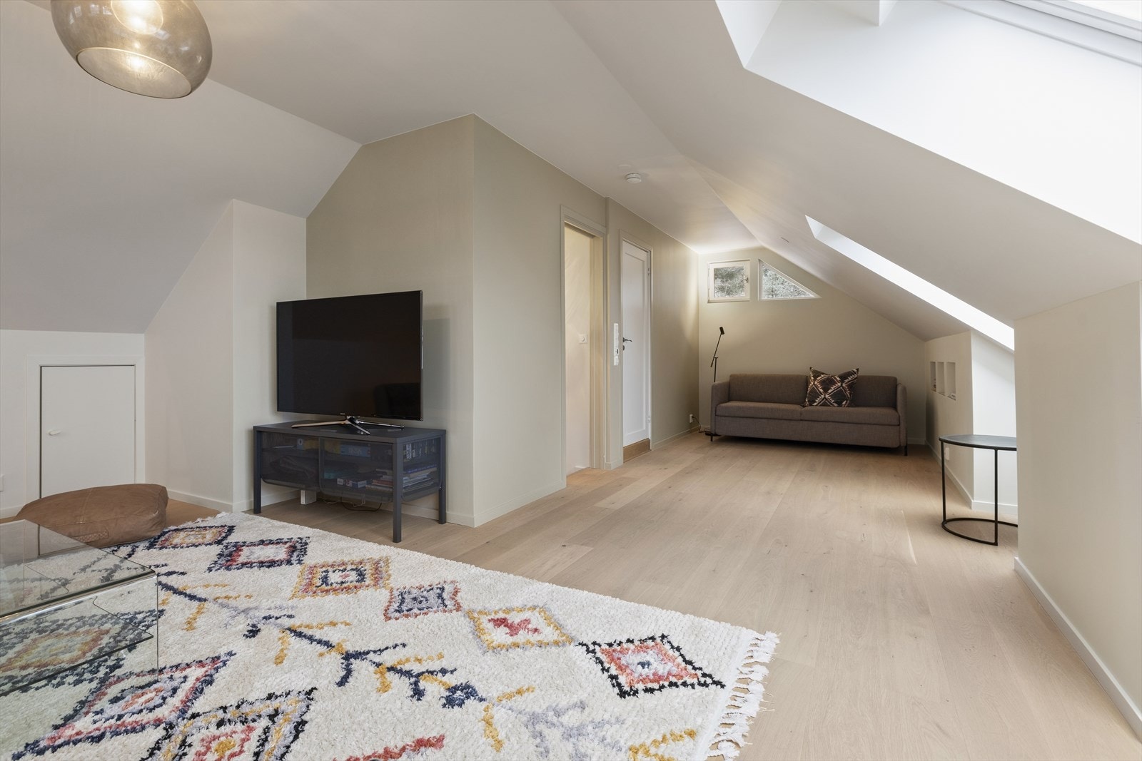 Loftsstuen har også direkte adkomst til bad. Galleribilde