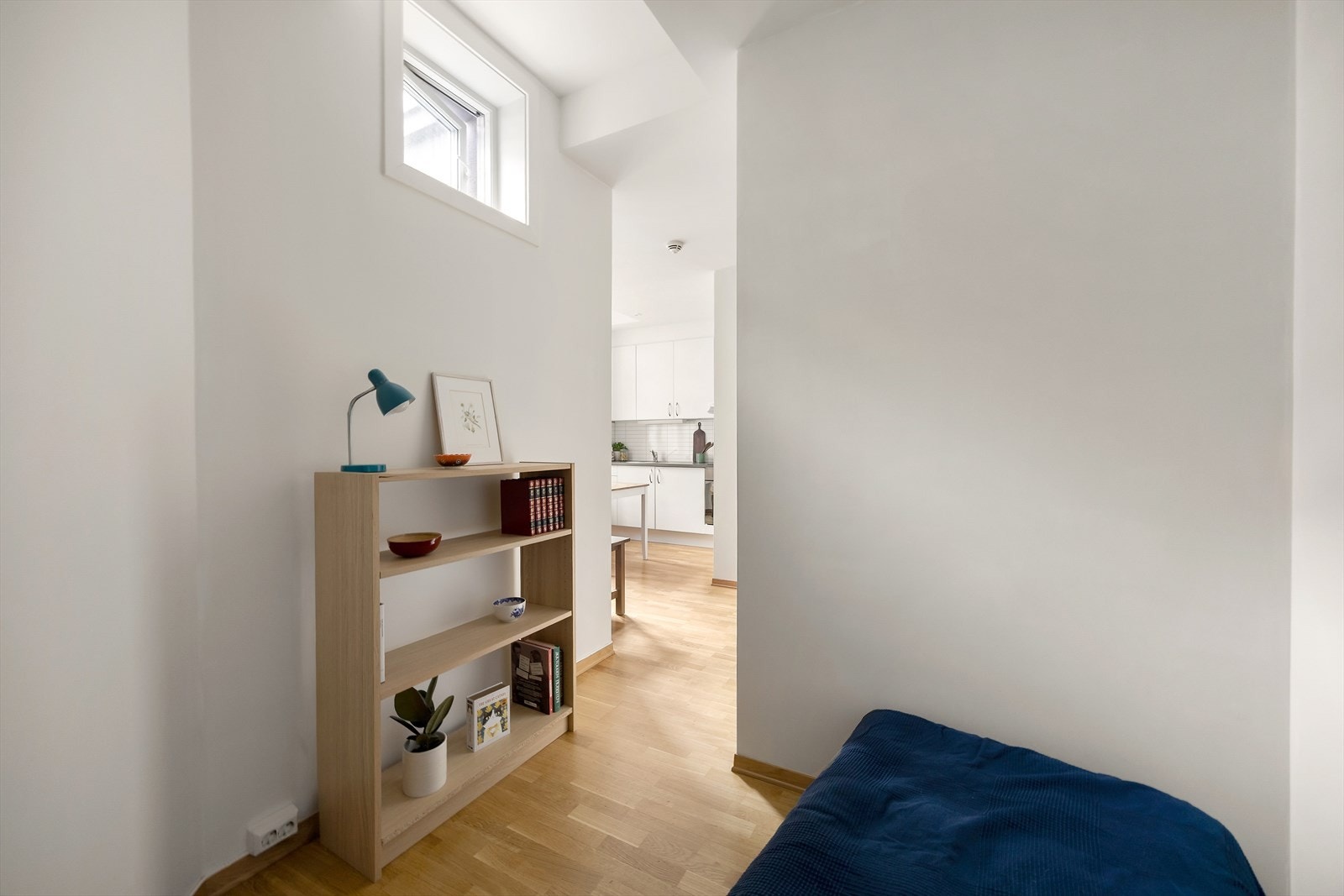 Alkoven består av et lite vindu og tilluft via veggventil ført til yttervegg. Galleribilde