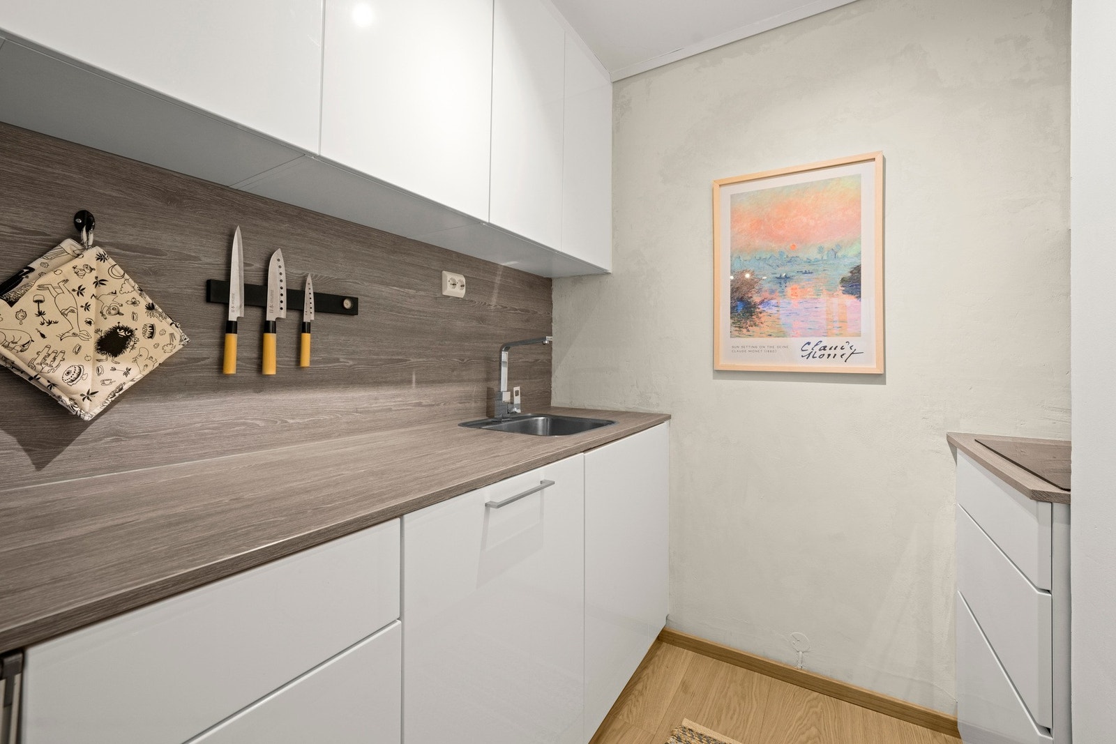 God skap- og benkeplass. Galleribilde