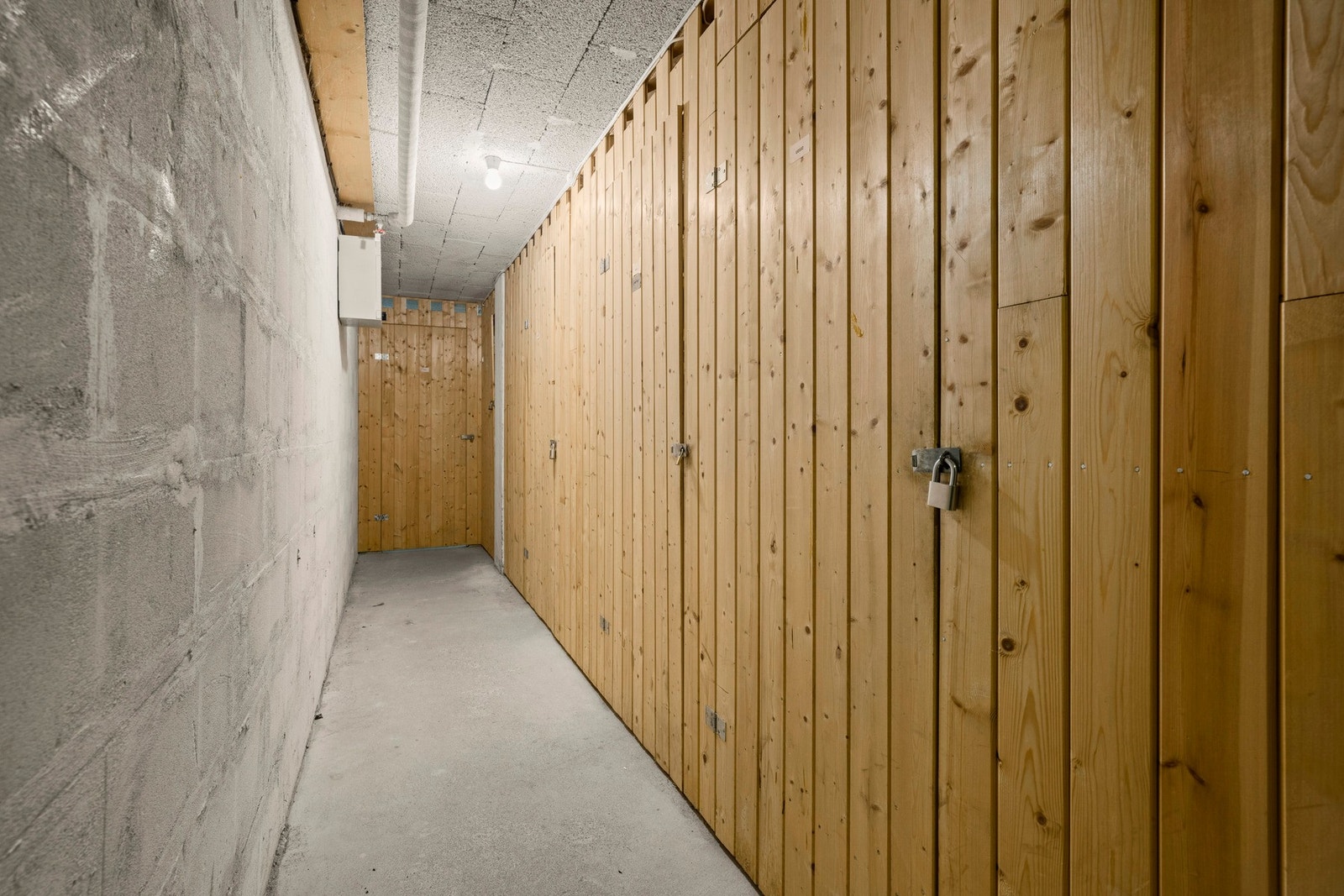 Romslig bod, praktisk plassert i samme etasje som leiligheten. Galleribilde